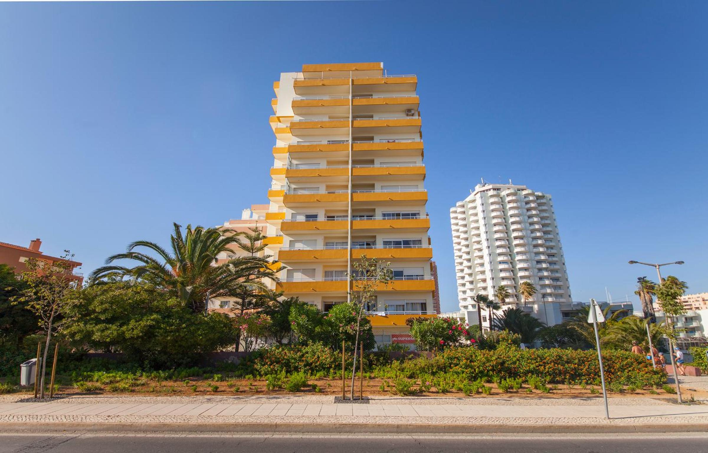B43 - Spotless Seaview Apartment view 5