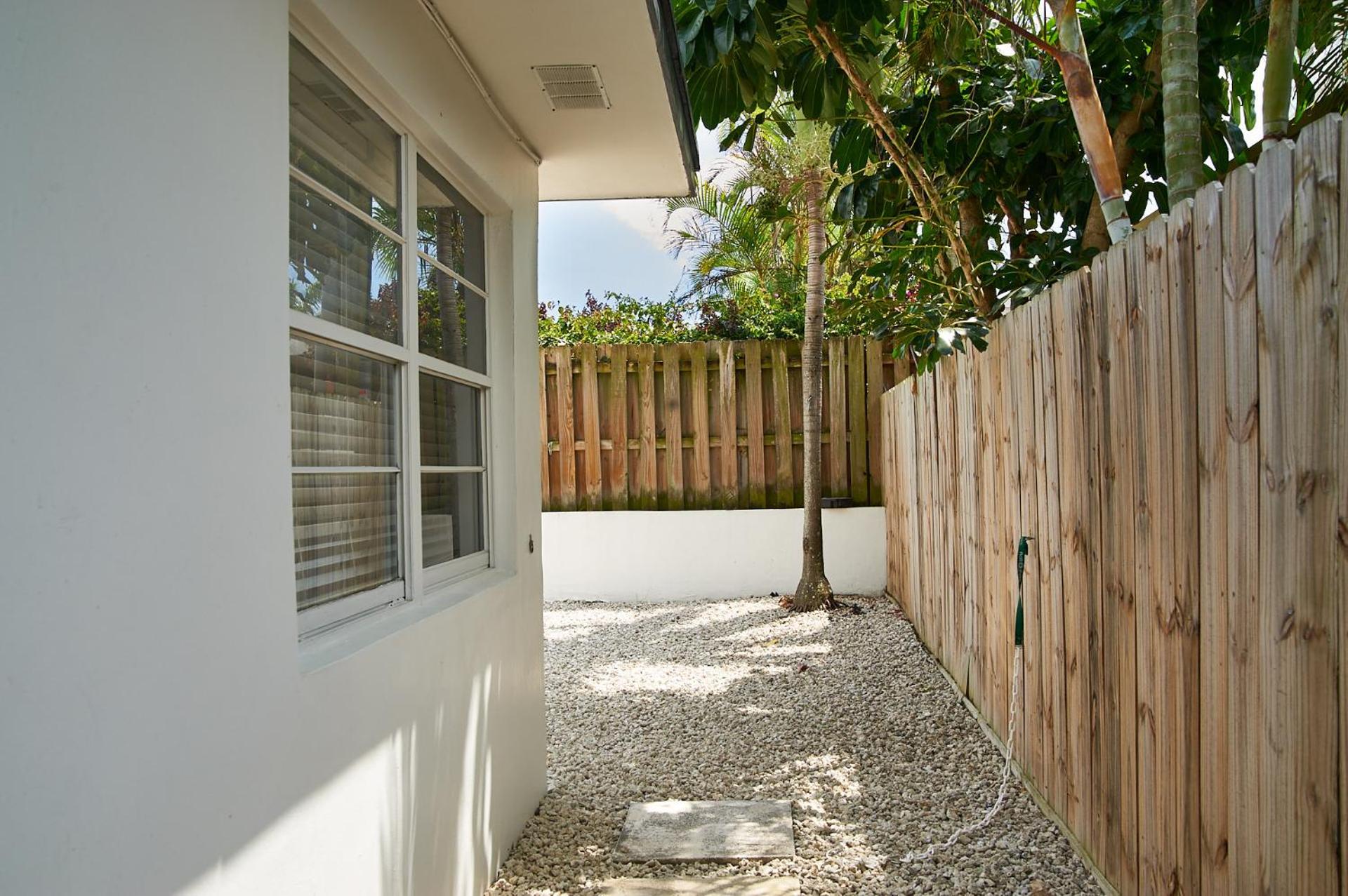 3 bedrooms apartment step from the beach view 3