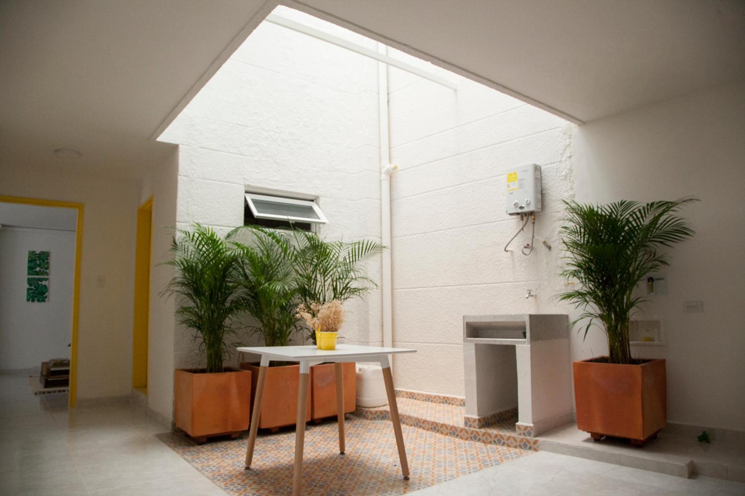 Home Aris Apartments 201