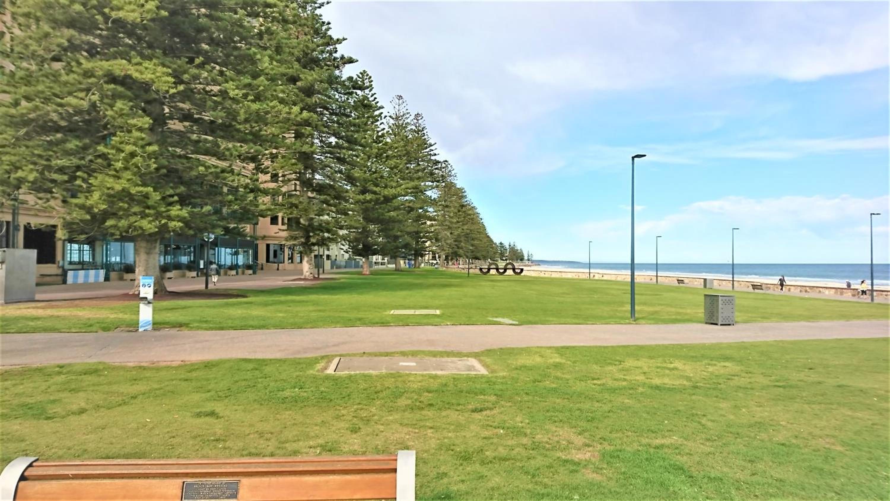 Hi 5 Glenelg Studio Apartment