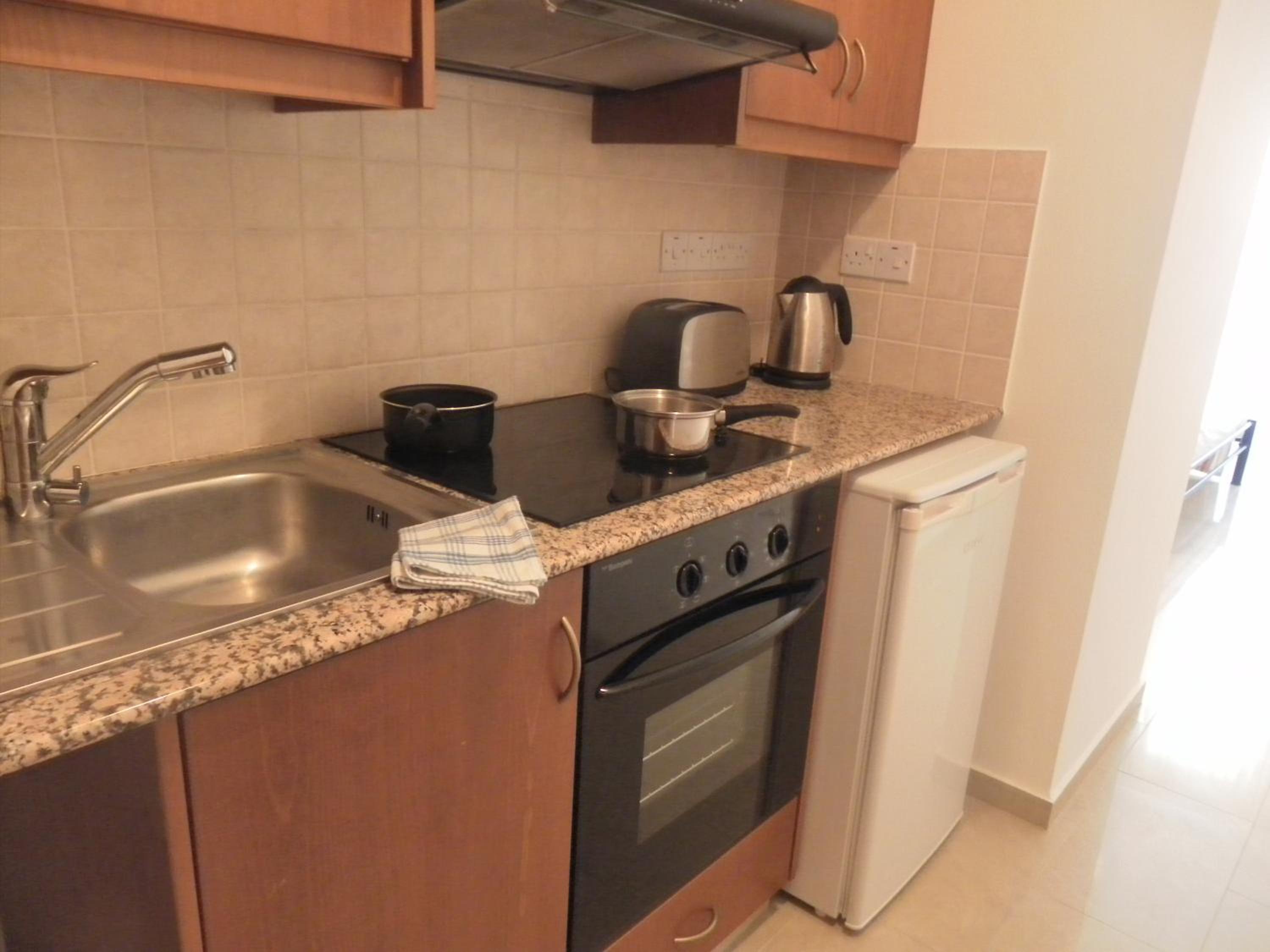 Studio, E104 with double bed, kitchen & shower room, sunny balcony view 5