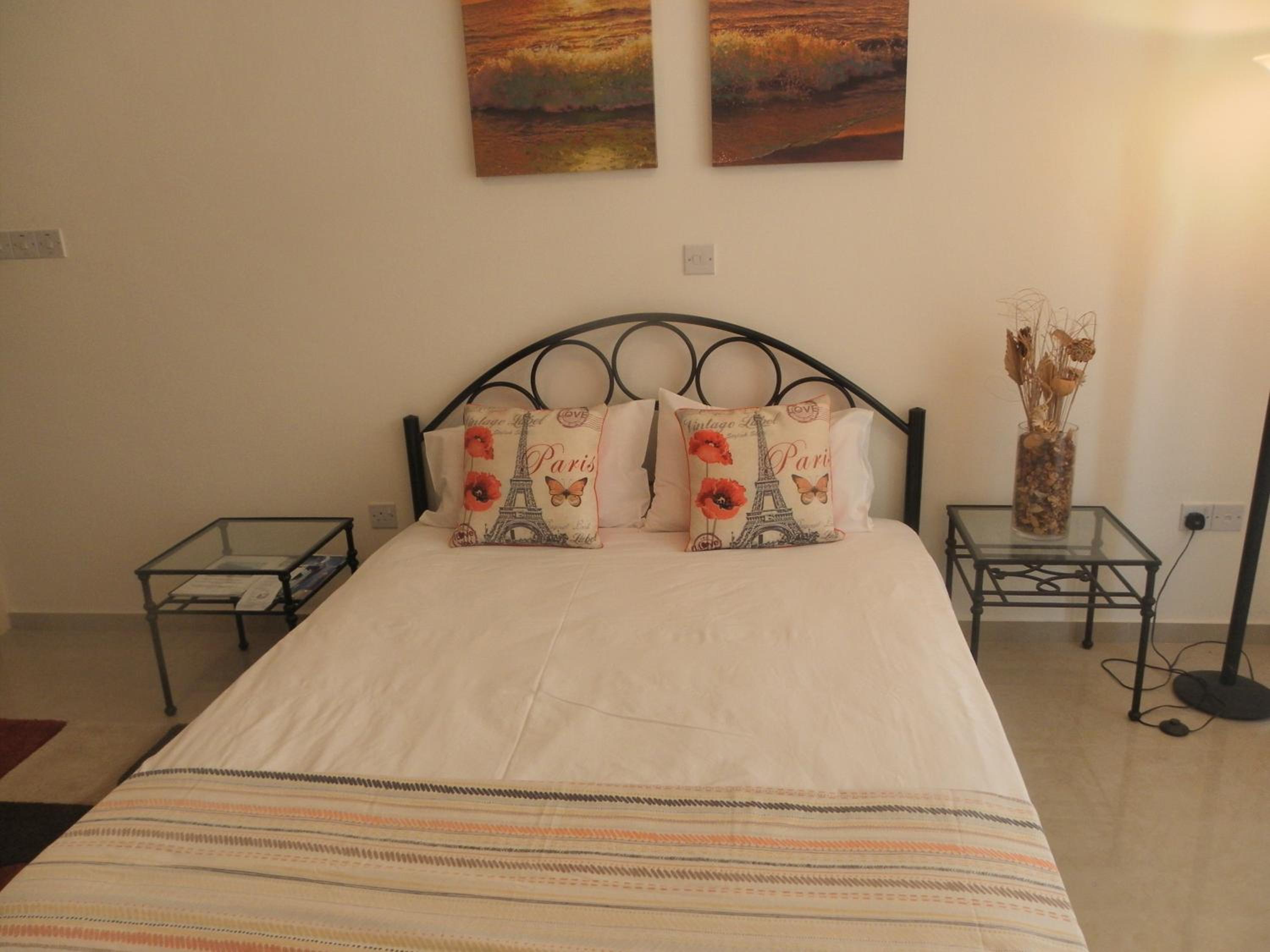 Studio, E104 with double bed, kitchen & shower room, sunny balcony view 2