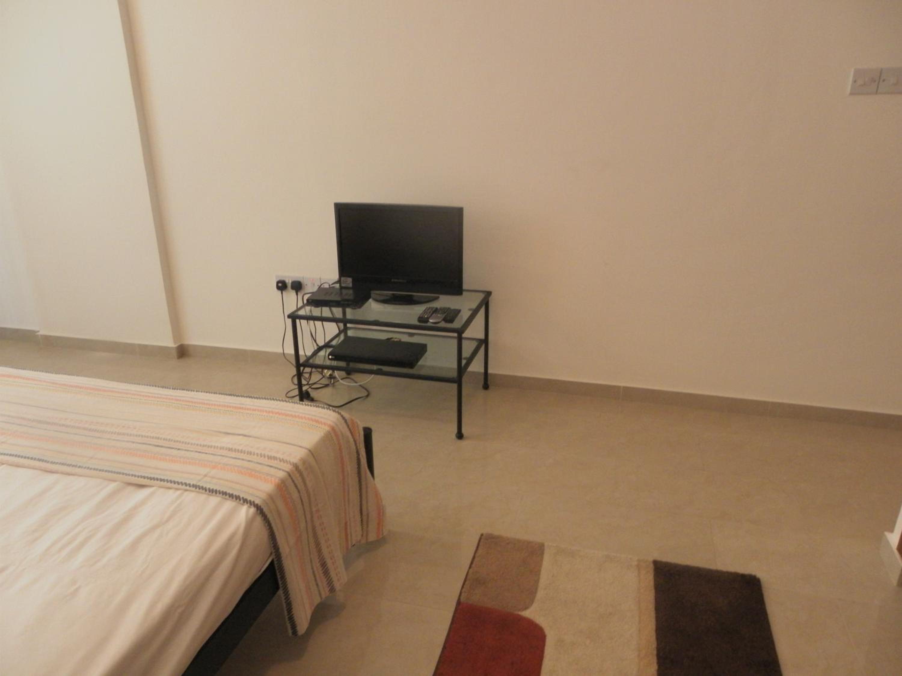 Studio, E104 with double bed, kitchen & shower room, sunny balcony view 3