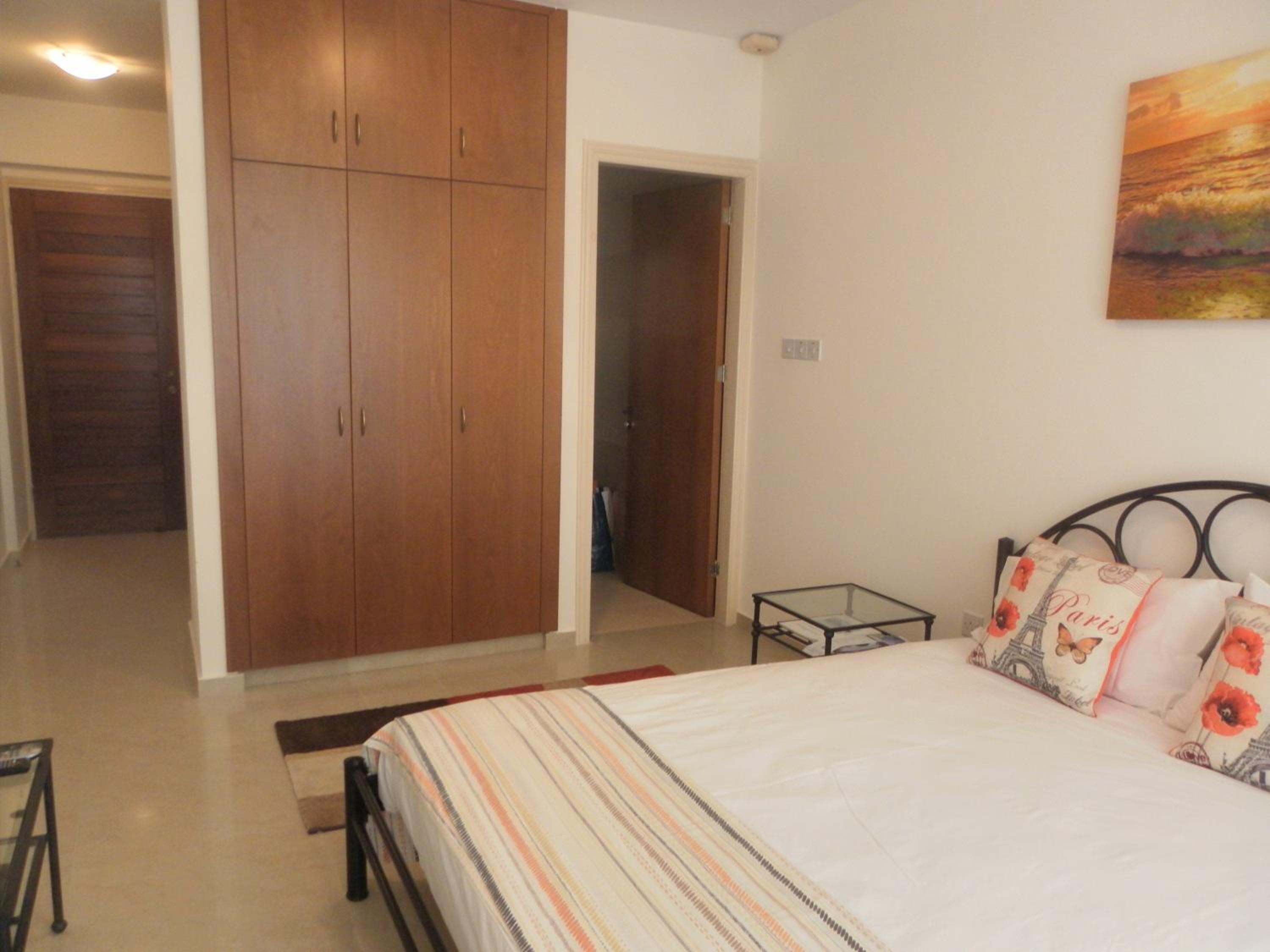 Studio, E104 with double bed, kitchen & shower room, sunny balcony view 4