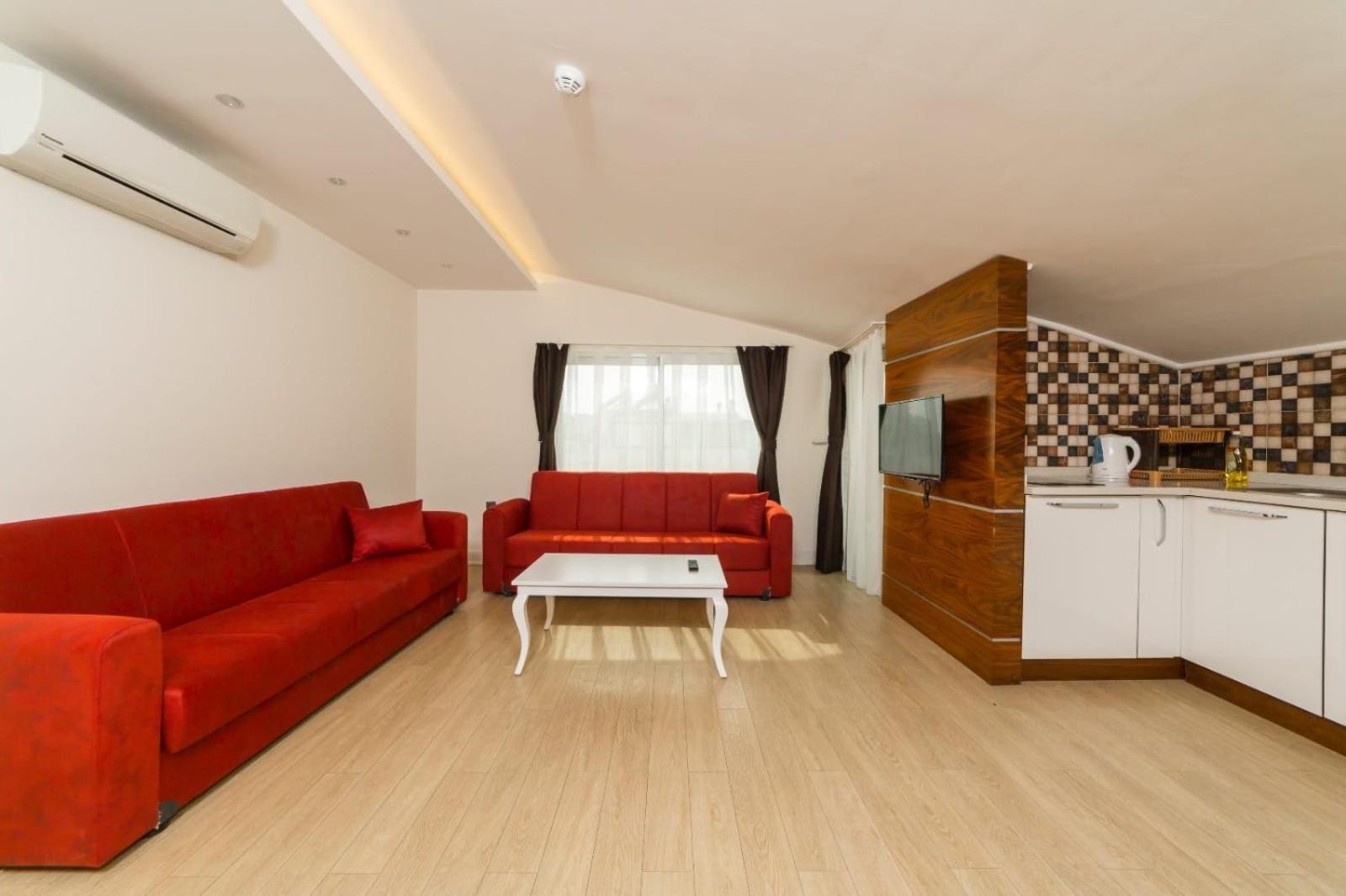 TEMA LARA APART