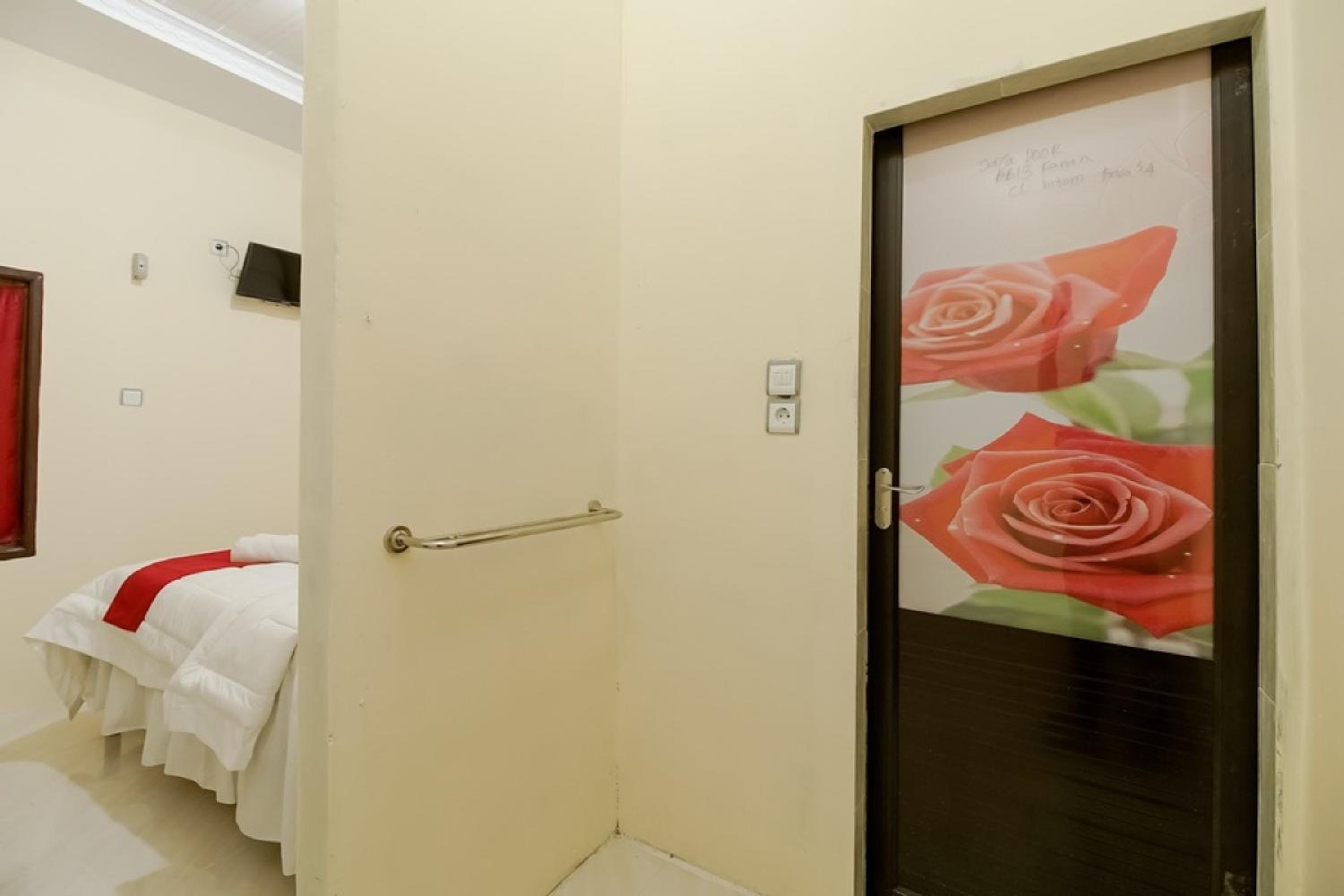 RedDoorz at Permata Ivana Berastagi