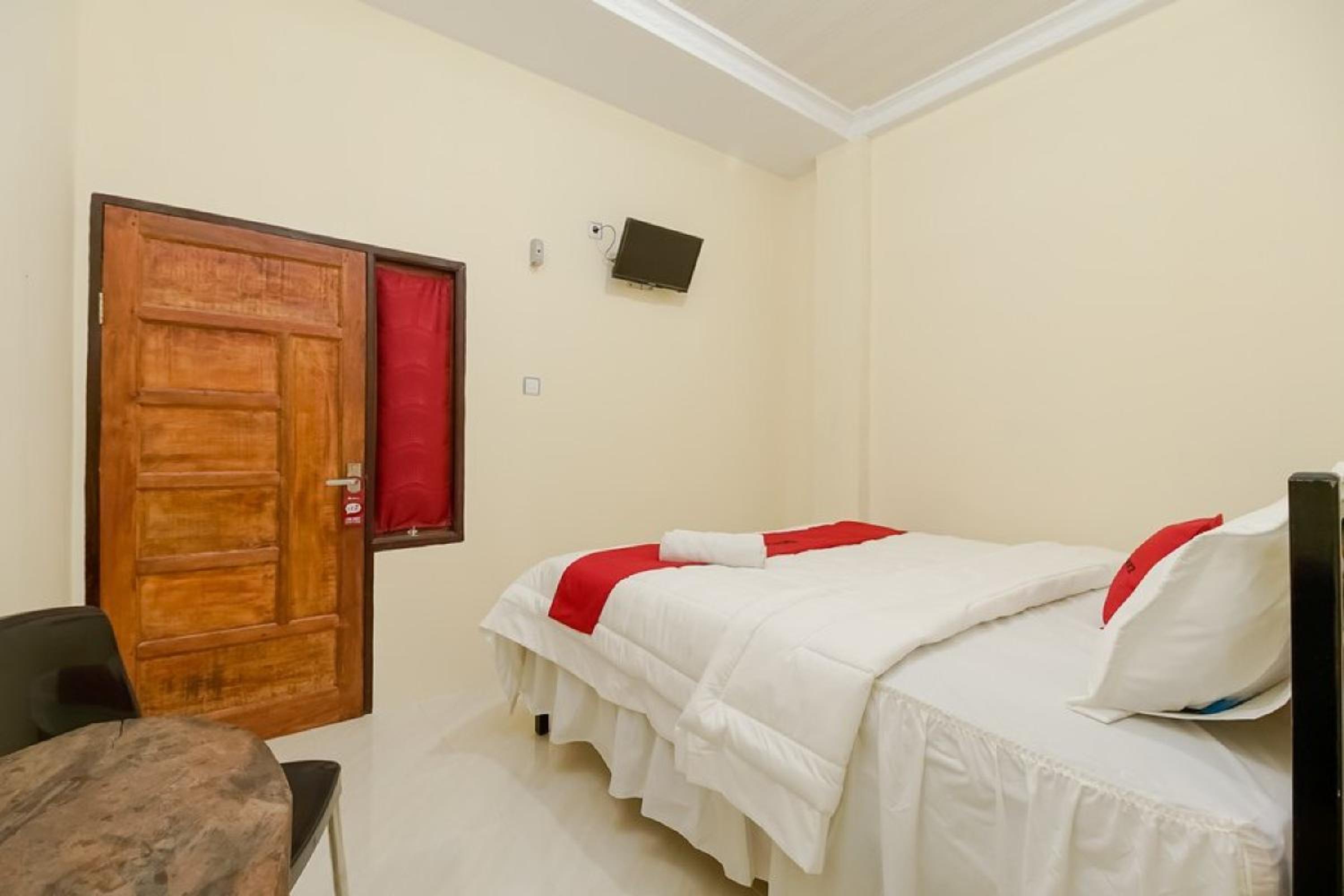RedDoorz at Permata Ivana Berastagi