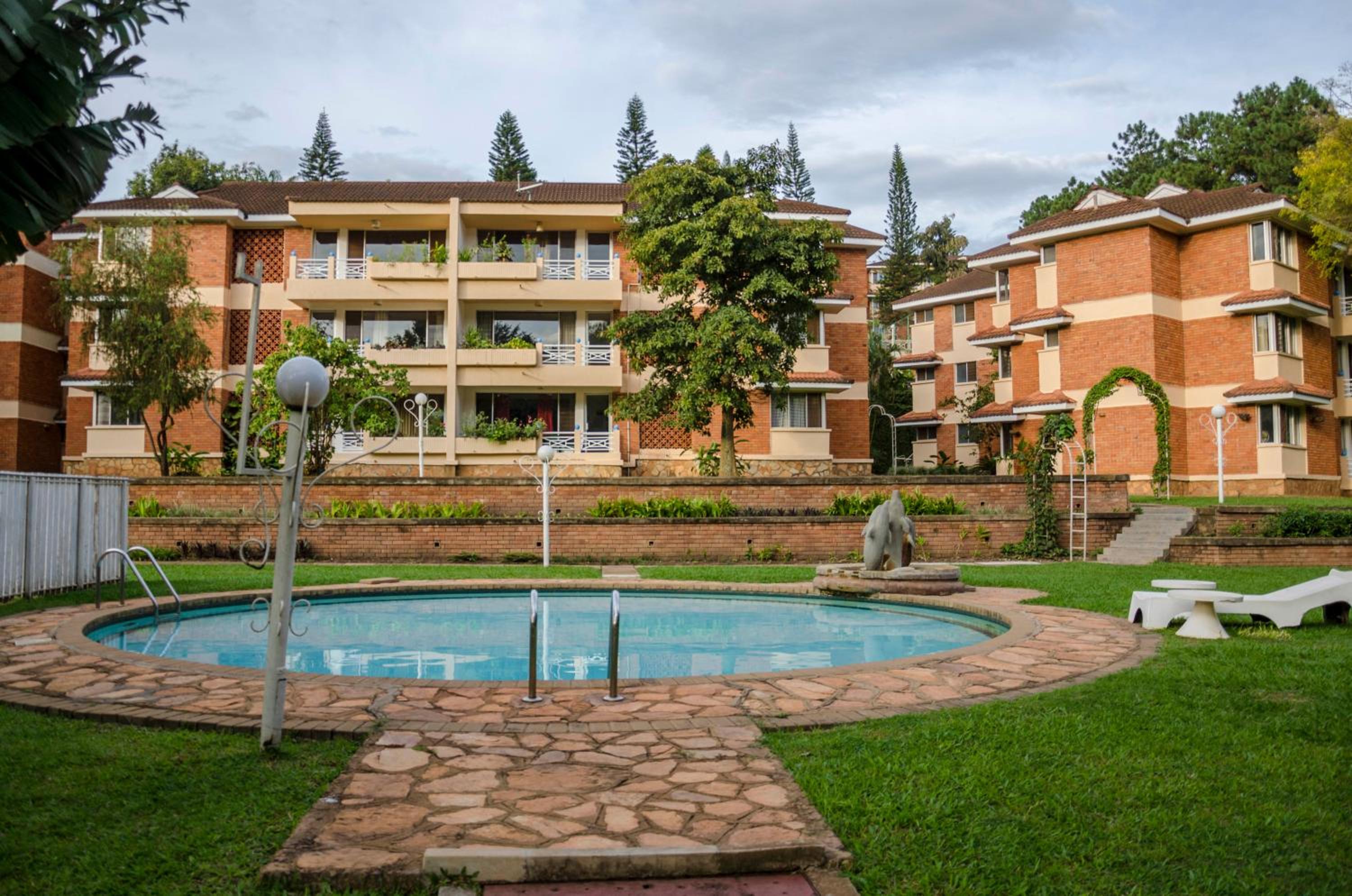 Golf Course Apartments, photo 9