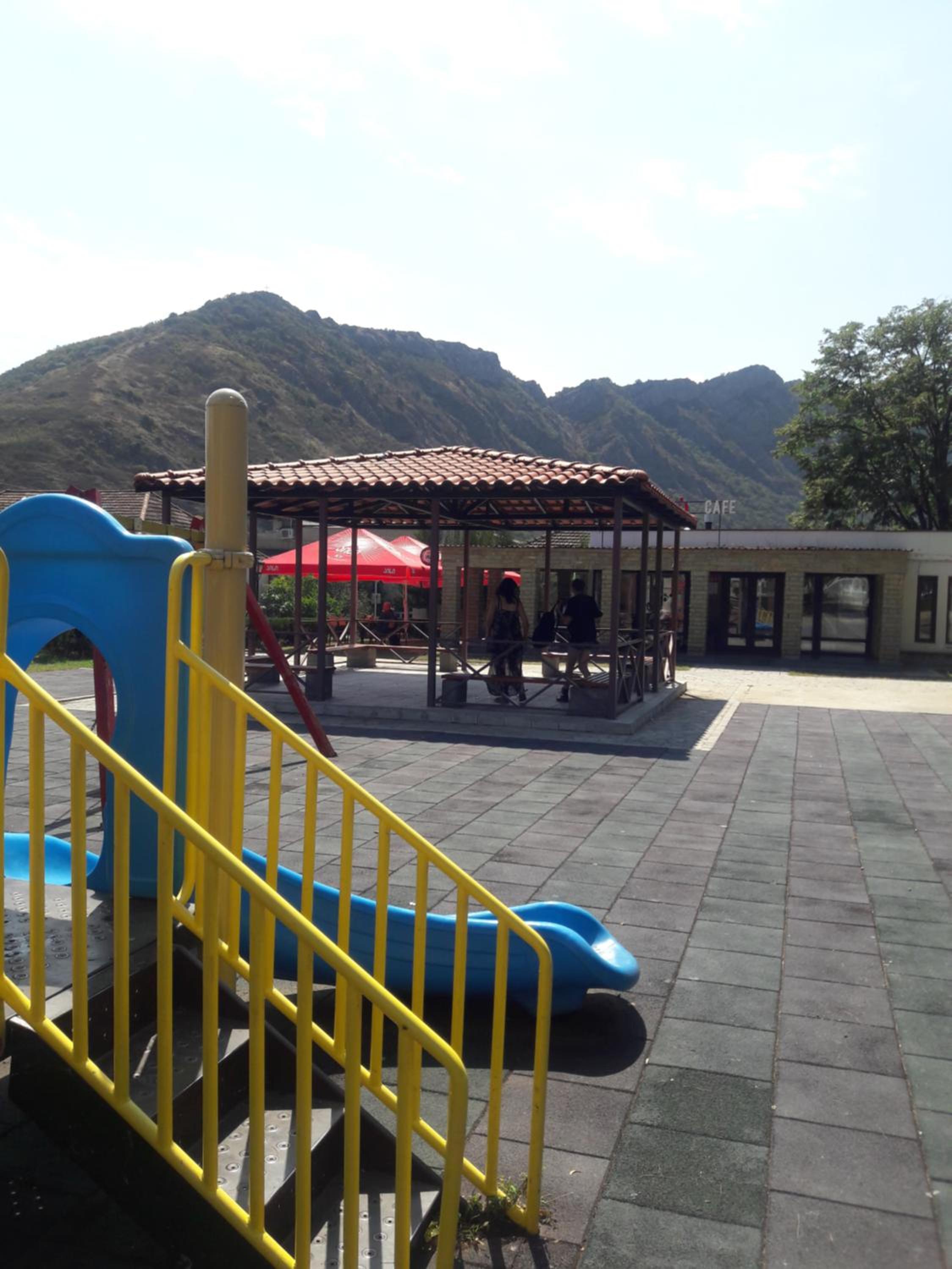 Photo 8