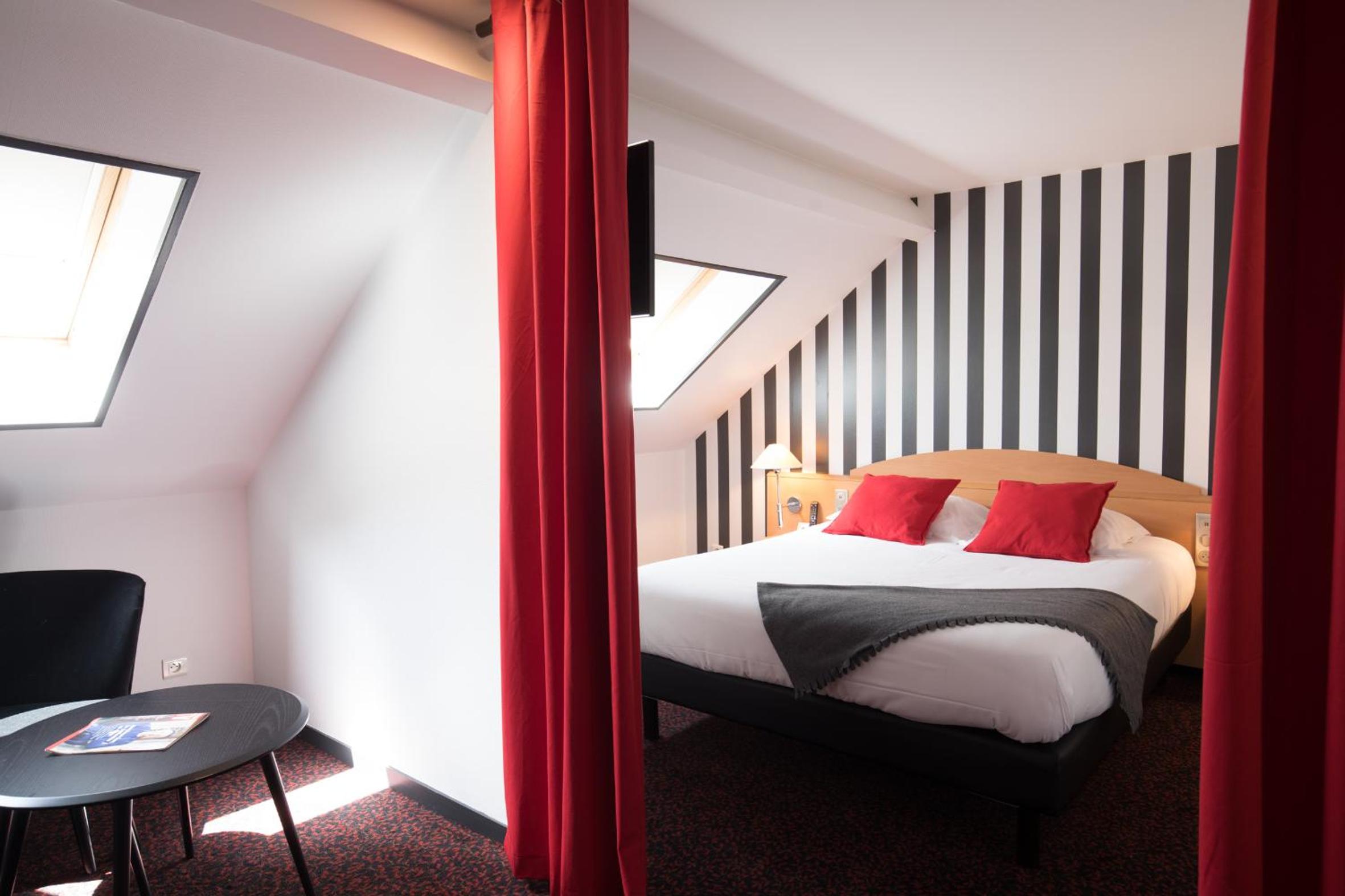 Chartres Vacations - Logis Hotel L'Oree de Chartres - Barjouville - Property Image 2