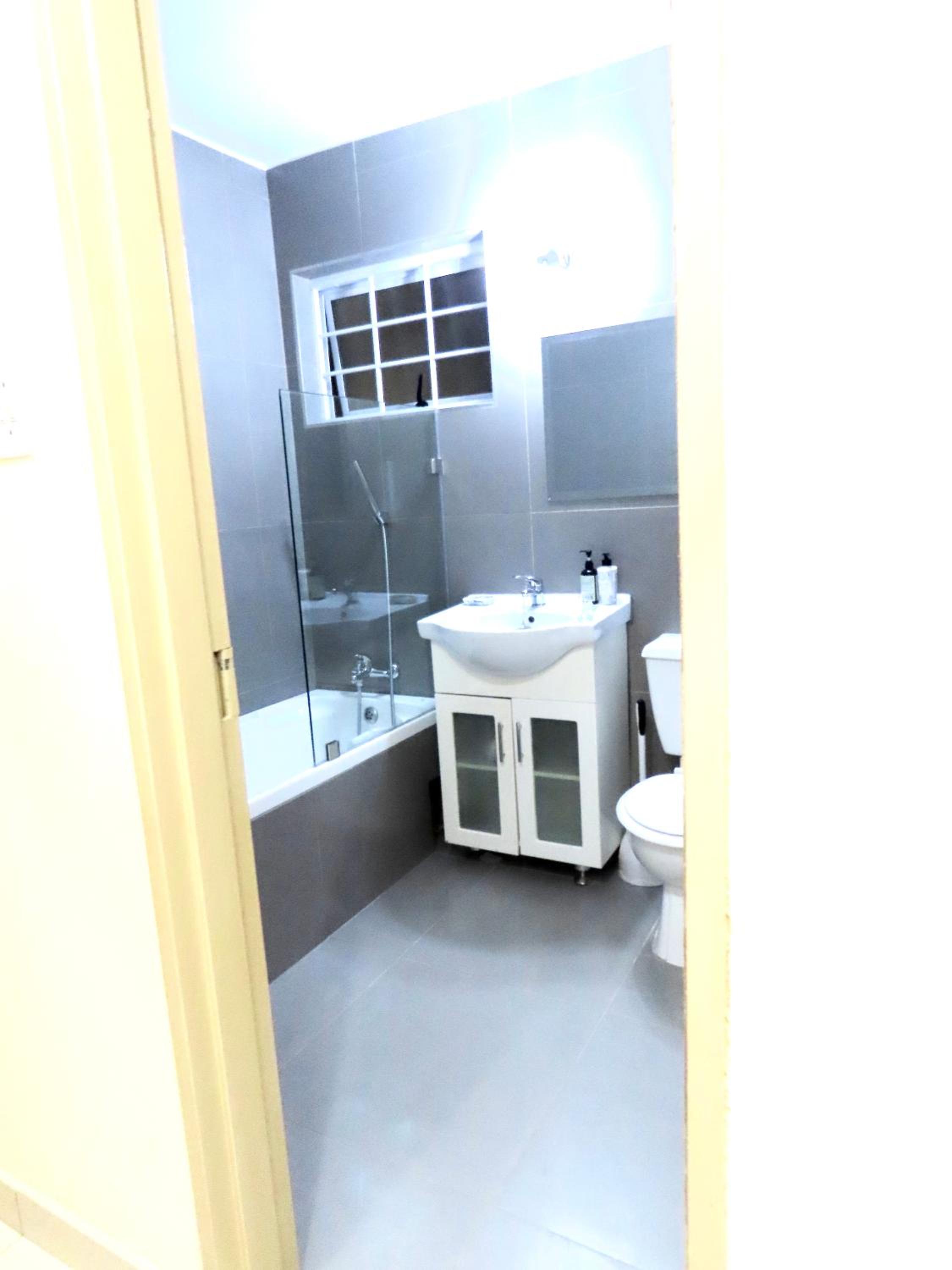 Embassy Gardens 17 West Rd South Morningside Sandton Johannesburg Secure 2 Bedroom fully furnished apartment with 24hrs security