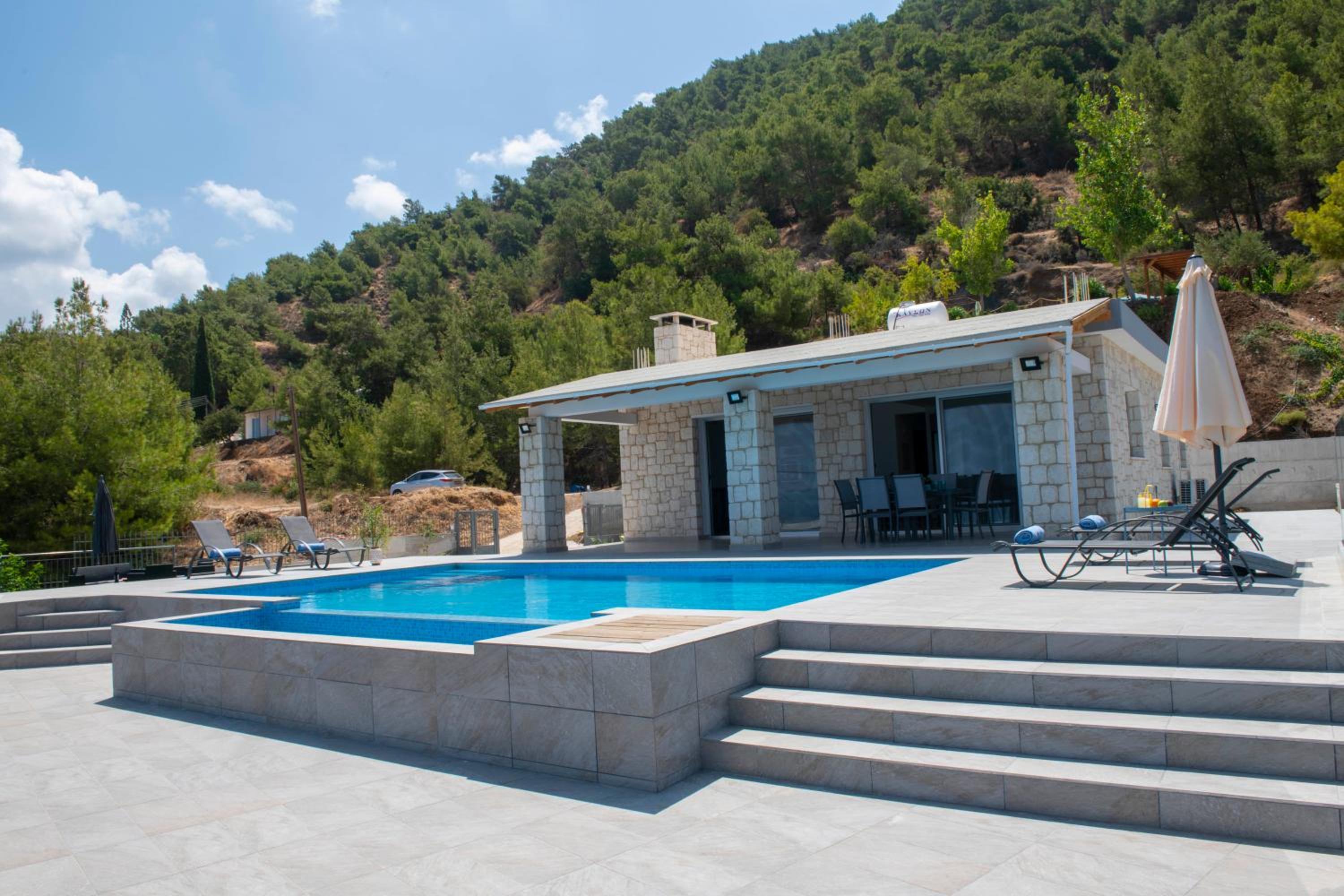 Hotel Paradise Blue Villa - Image 1