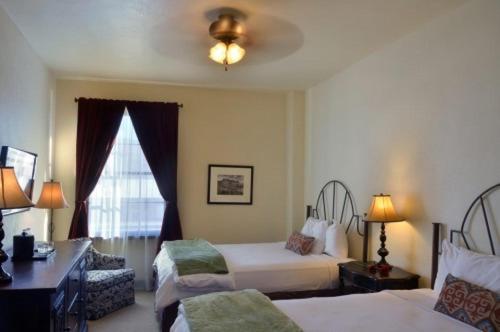 Alpine Vacations - The Holland Hotel - Property Image 23