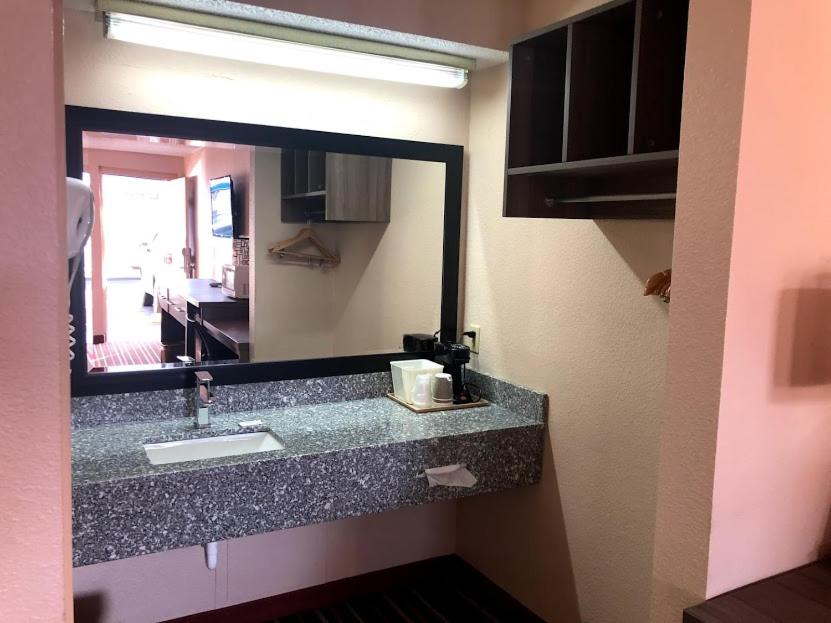 Legacy Inn - Gallatin - Property Image 20