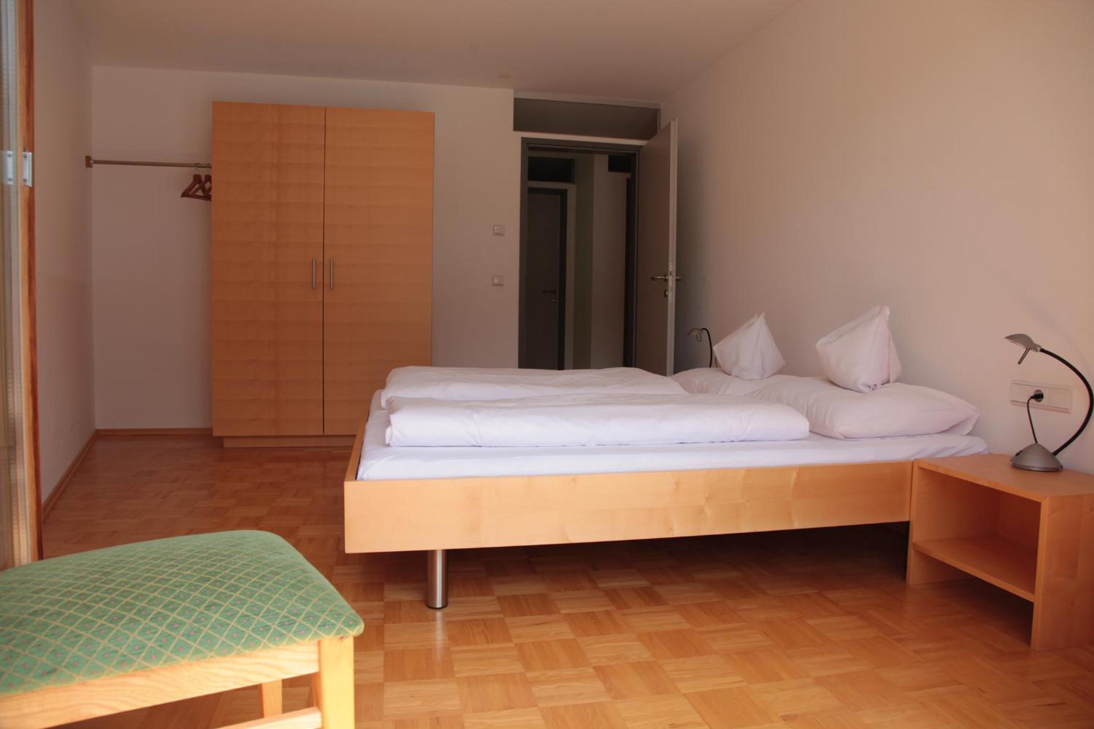 Carolines Appartement Warth - Bergblick, Terrasse, 2 Min Fußweg bis Skilift & Tiefgarage - ideal für Familien und naturverbundene Paare view 4