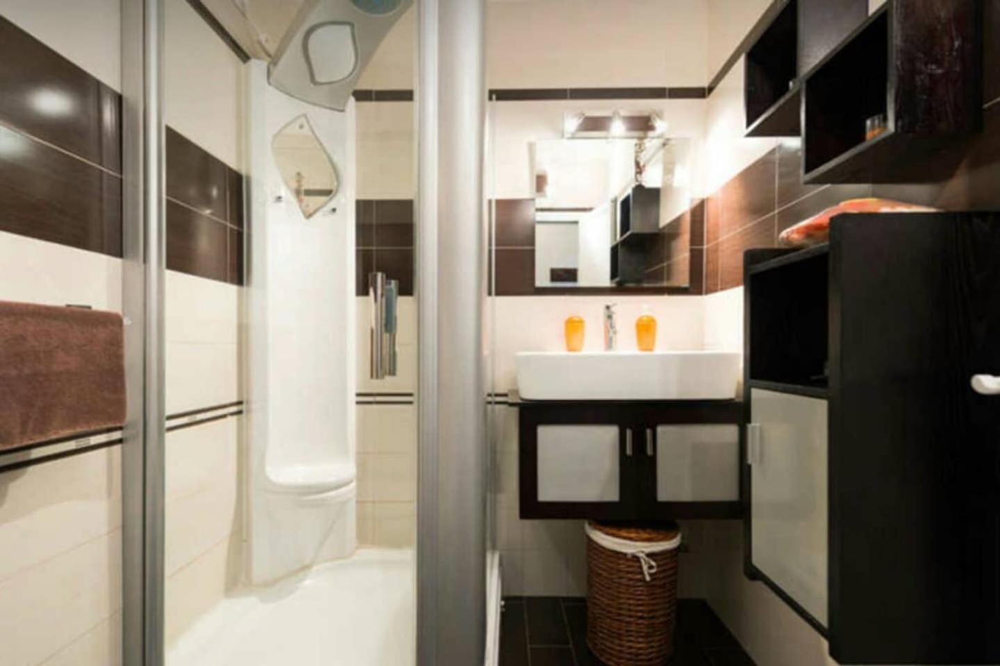 NORTH CLIFF APARTMENT *The Ocean Beneath your Feet* view 4