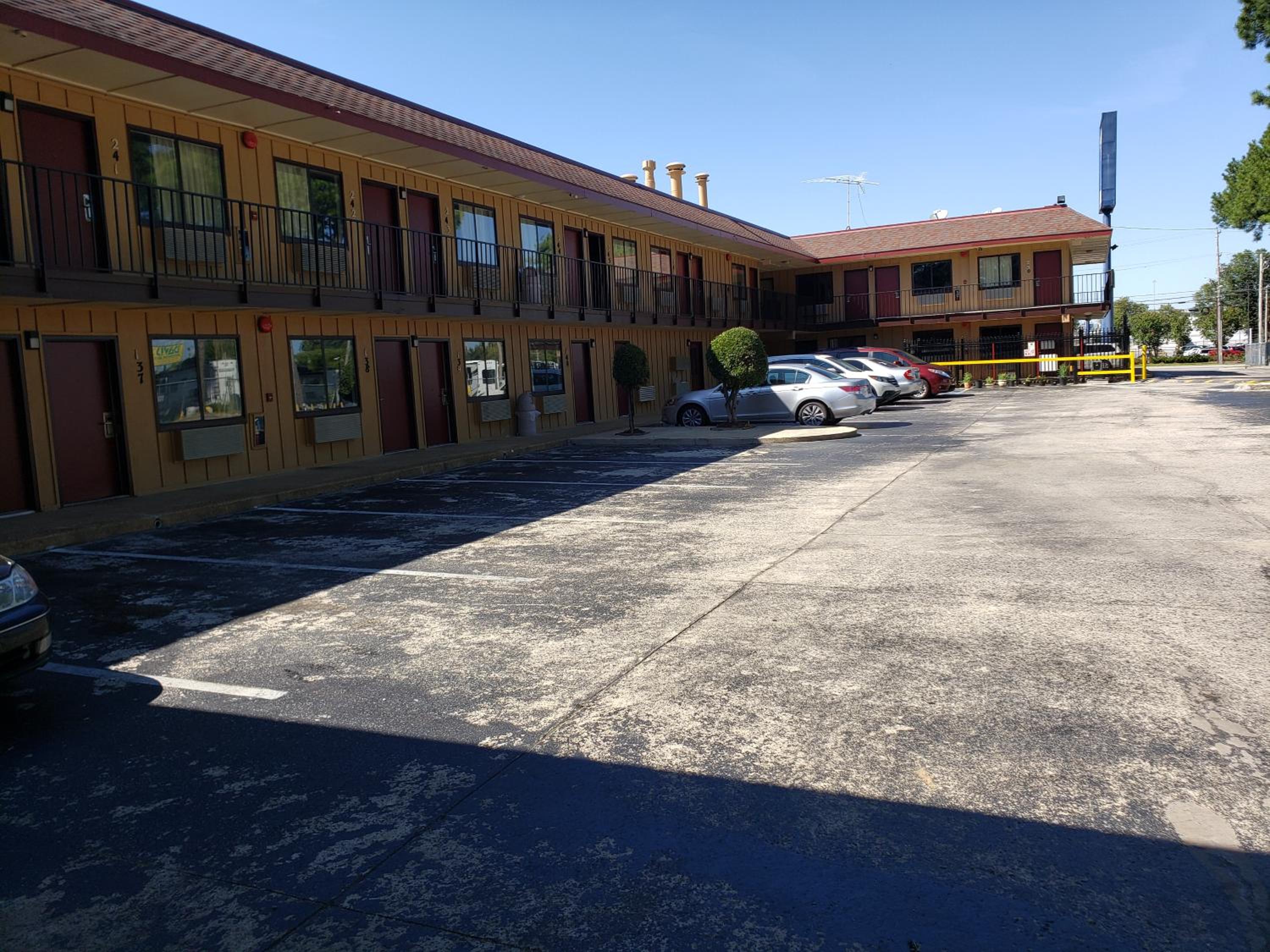Super 7 Inn view 2
