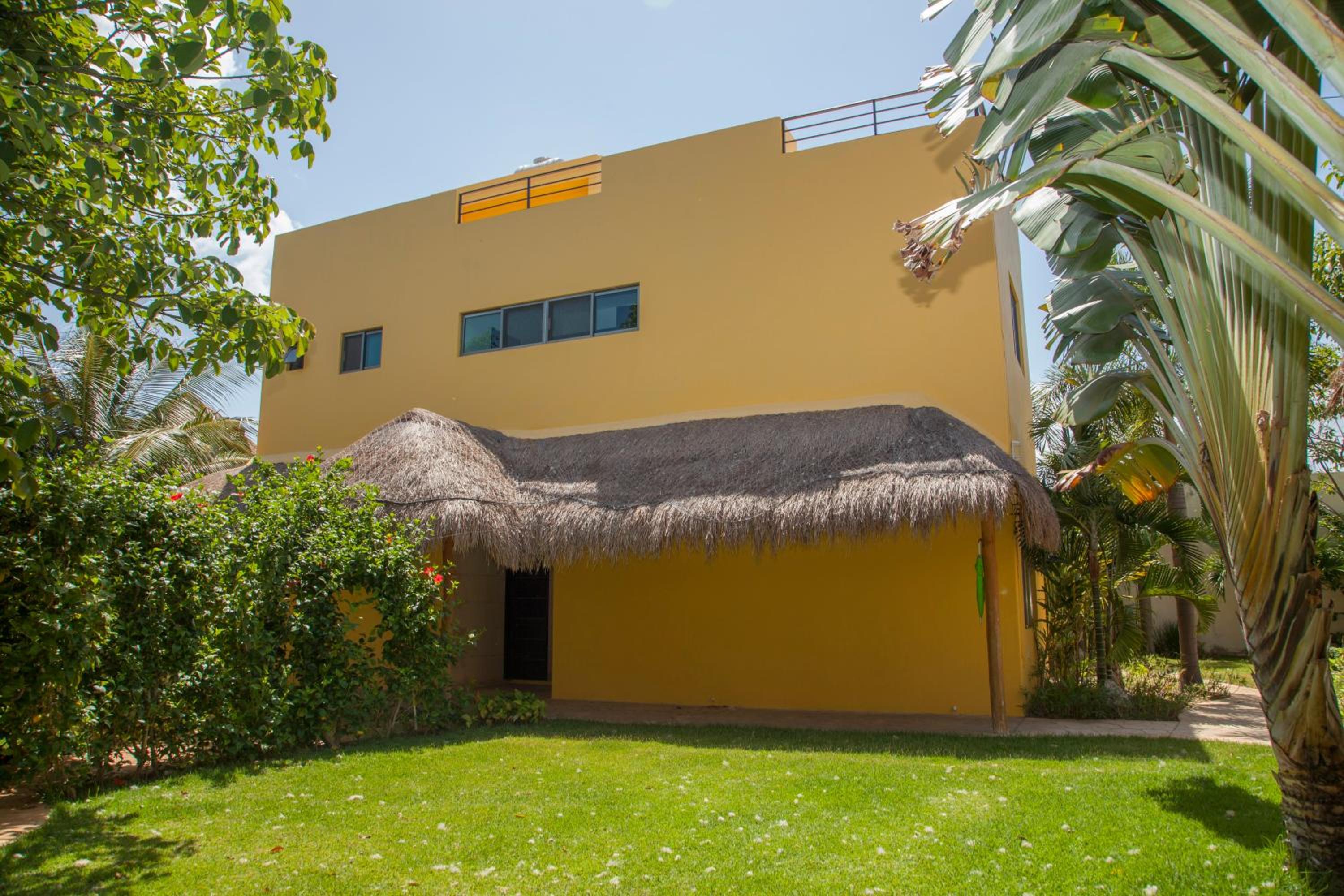 Beautiful Private Villa for 16 PAX with garden, BBQ and pool, Playa del Carmen view 5
