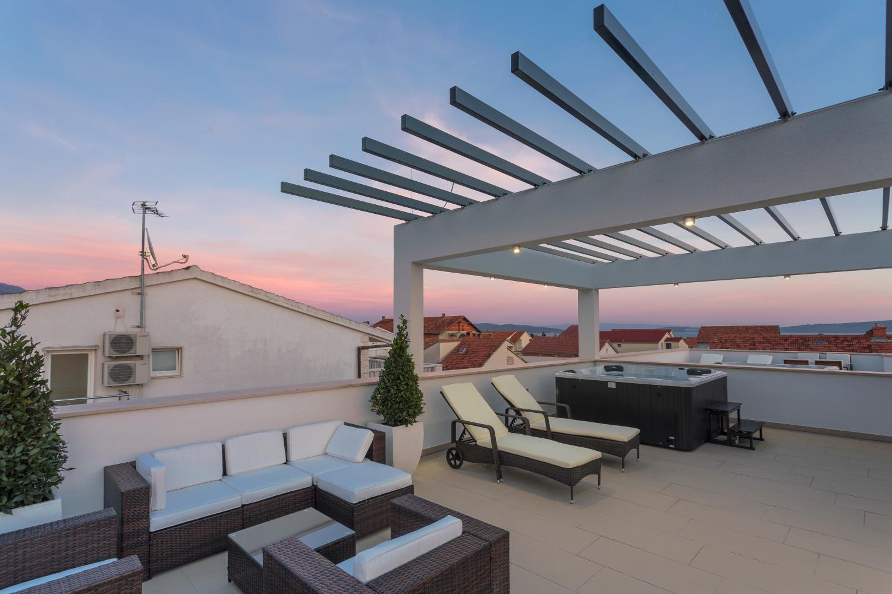 VILLA NICOLINA view 3