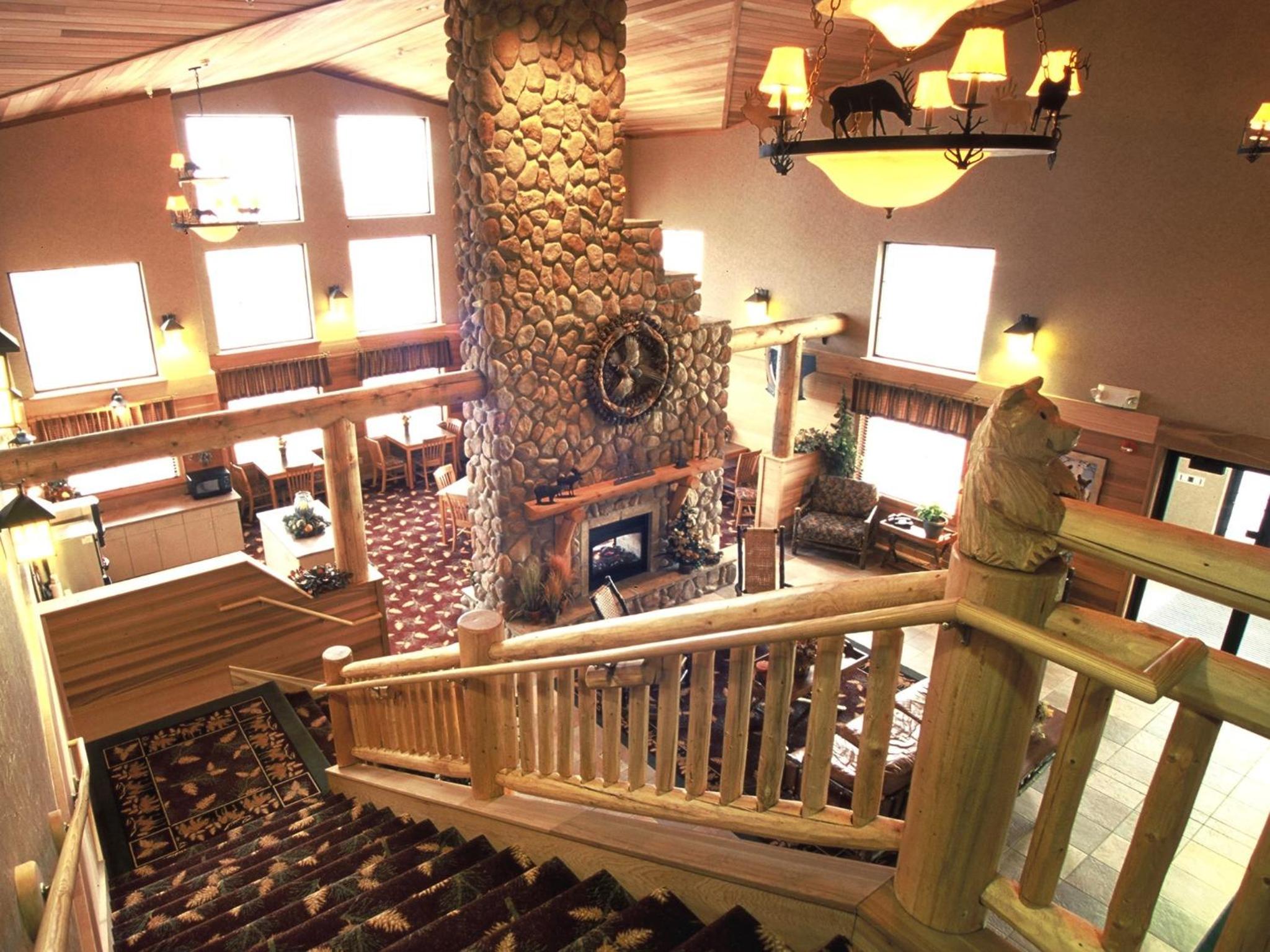 Mitchell Vacations - Kelly Inn and Suites Mitchell - Property Image 2
