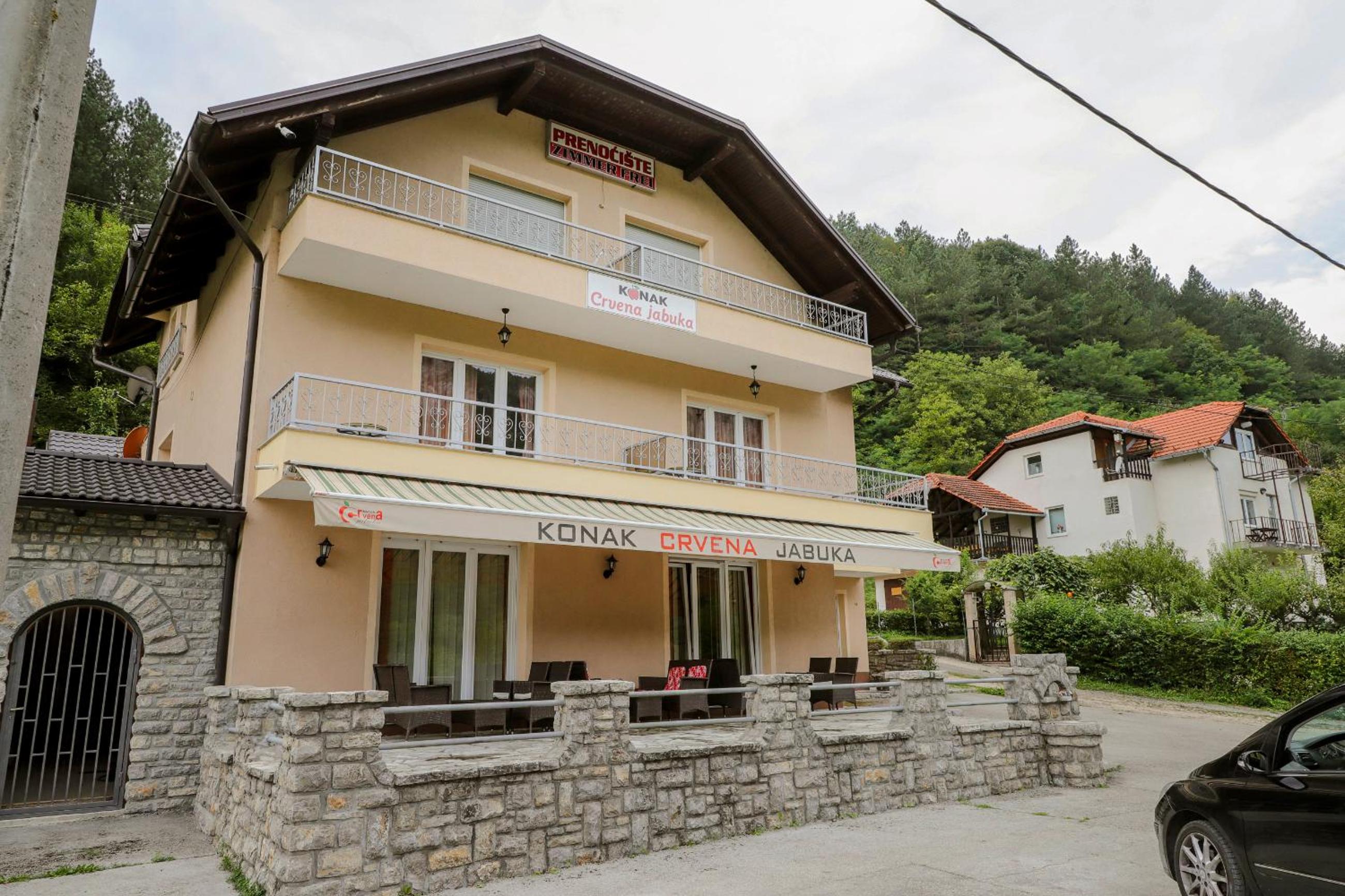 Apartments Crvena Jabuka