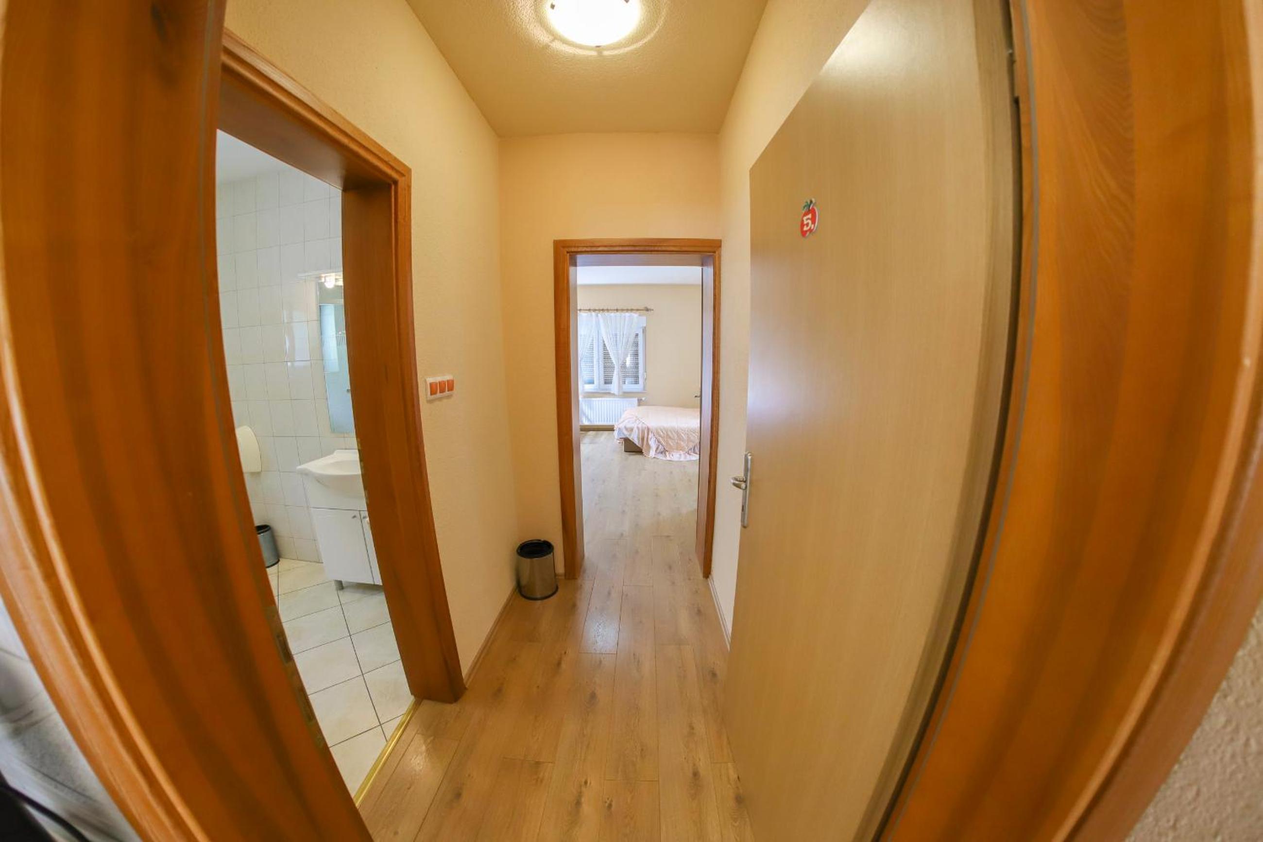 Apartments Crvena Jabuka
