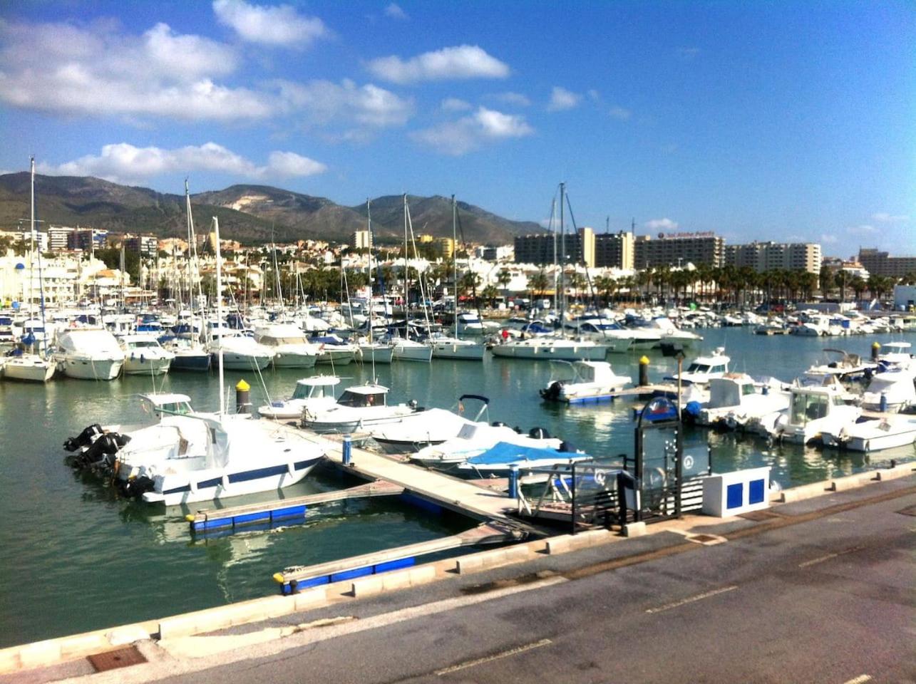 VIVE BENALMÁDENA Apartamento LUXE PUERTO MARINA, Primera Línea de Playa photo 1