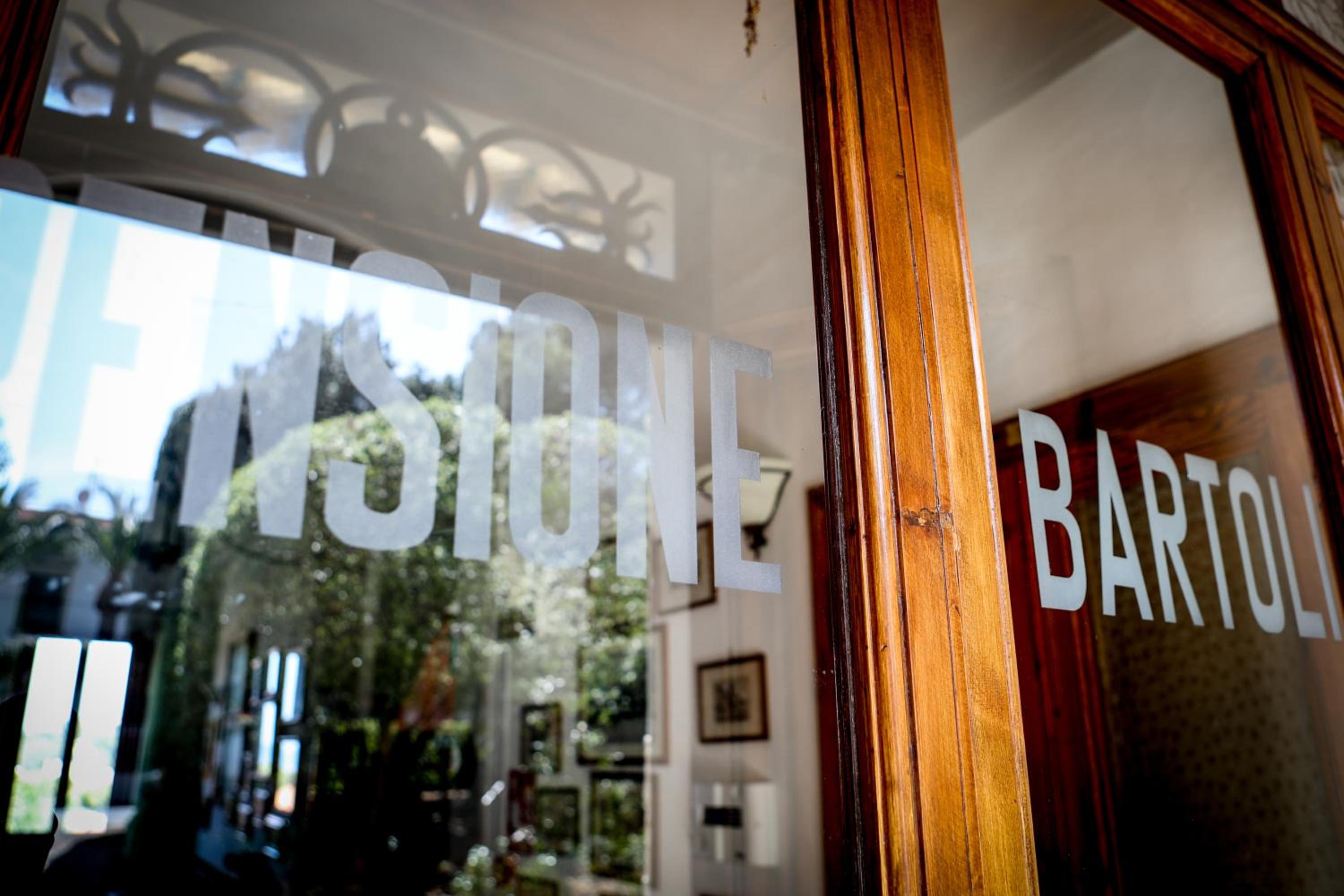 bar