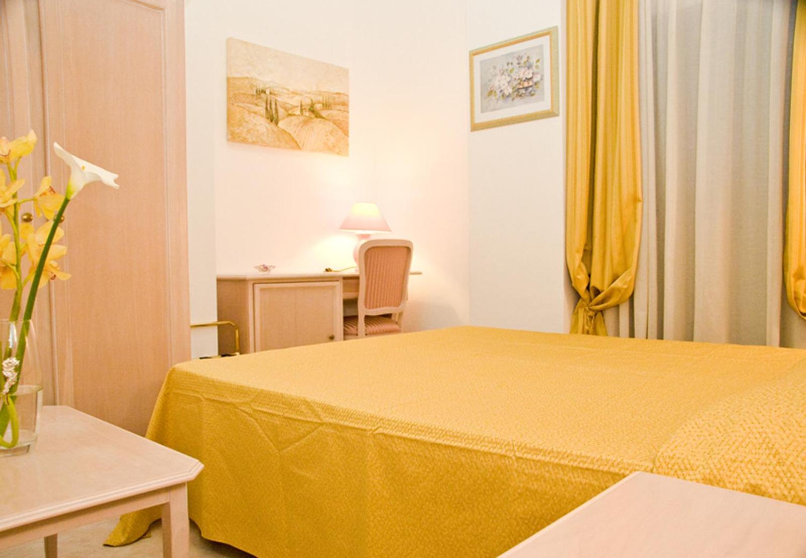 Luna e stelle en Sangineto — hotel room