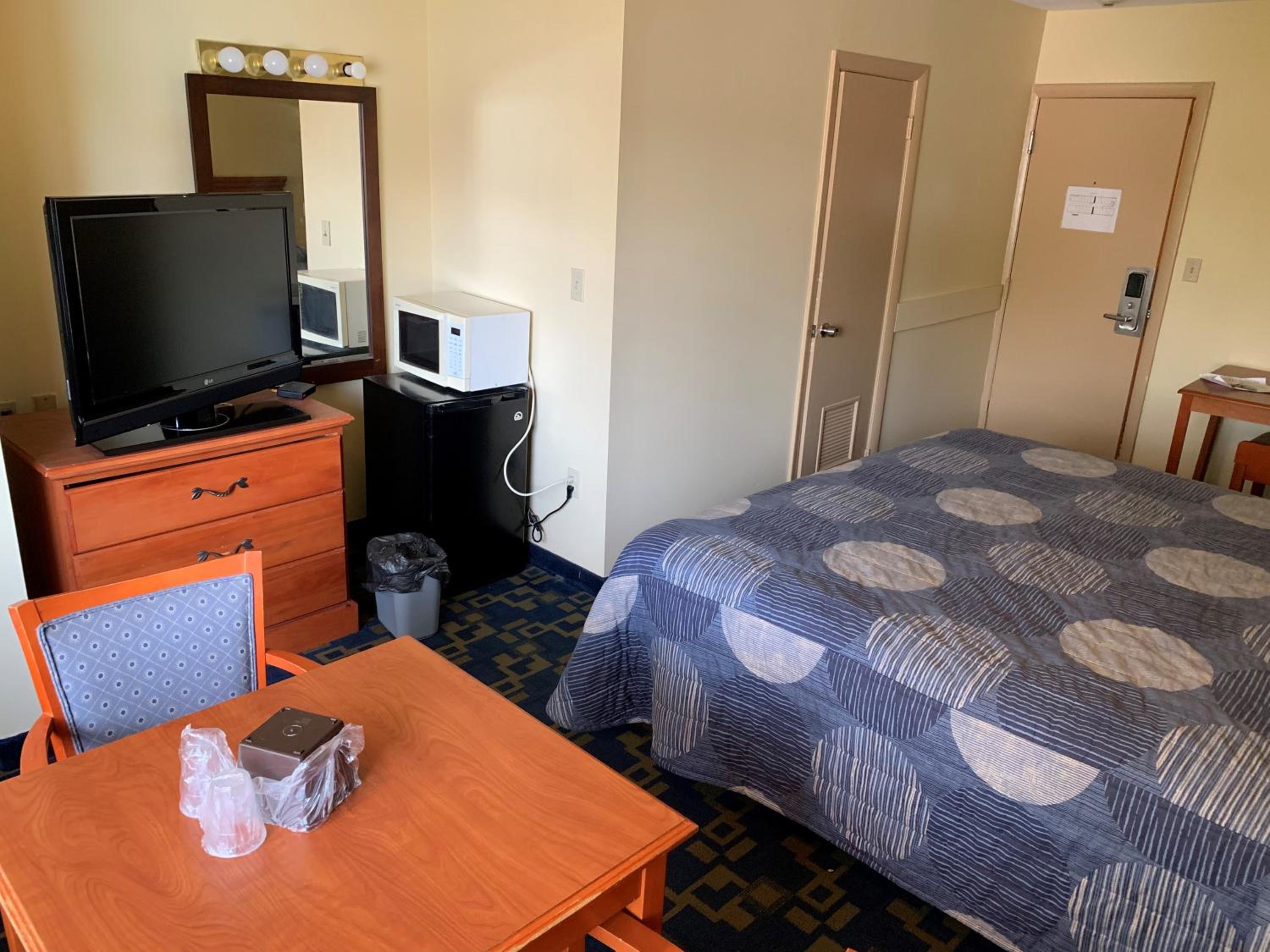 Rumford Motor Inn view 3
