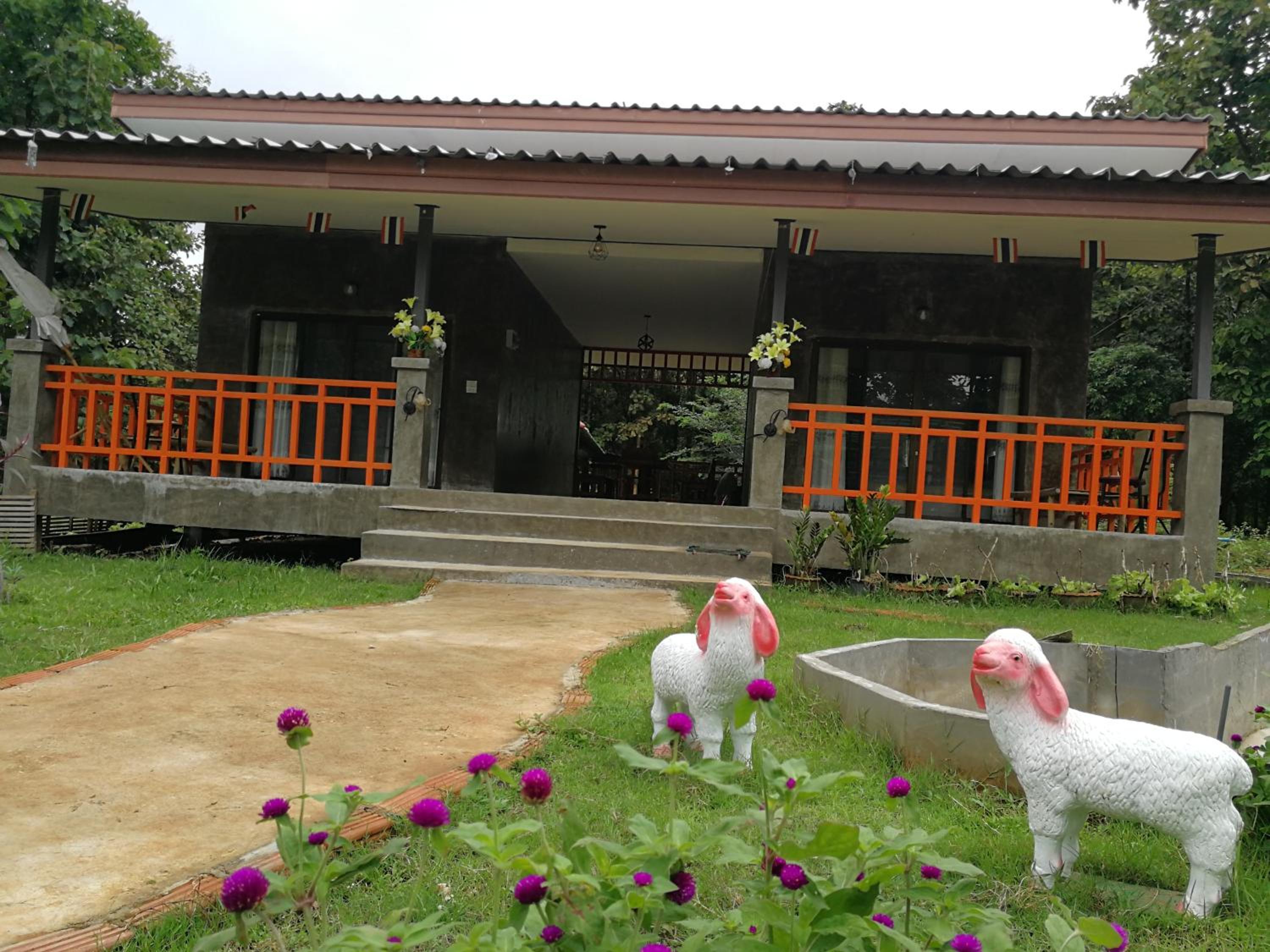Home Garden Chaeson บ้านสวน ชวนฝัน