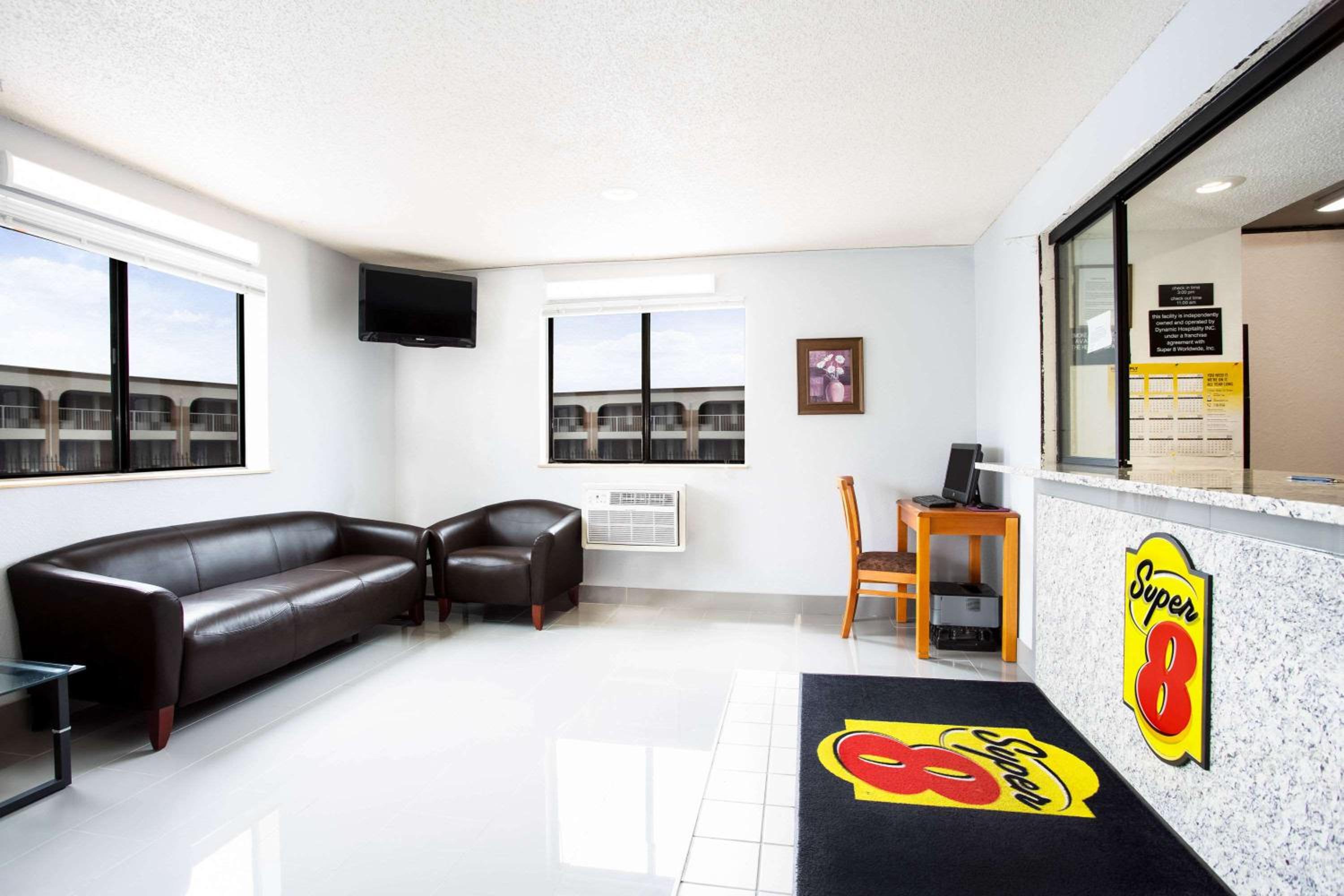 Super 8 by Wyndham Chester/Richmond Area view 3