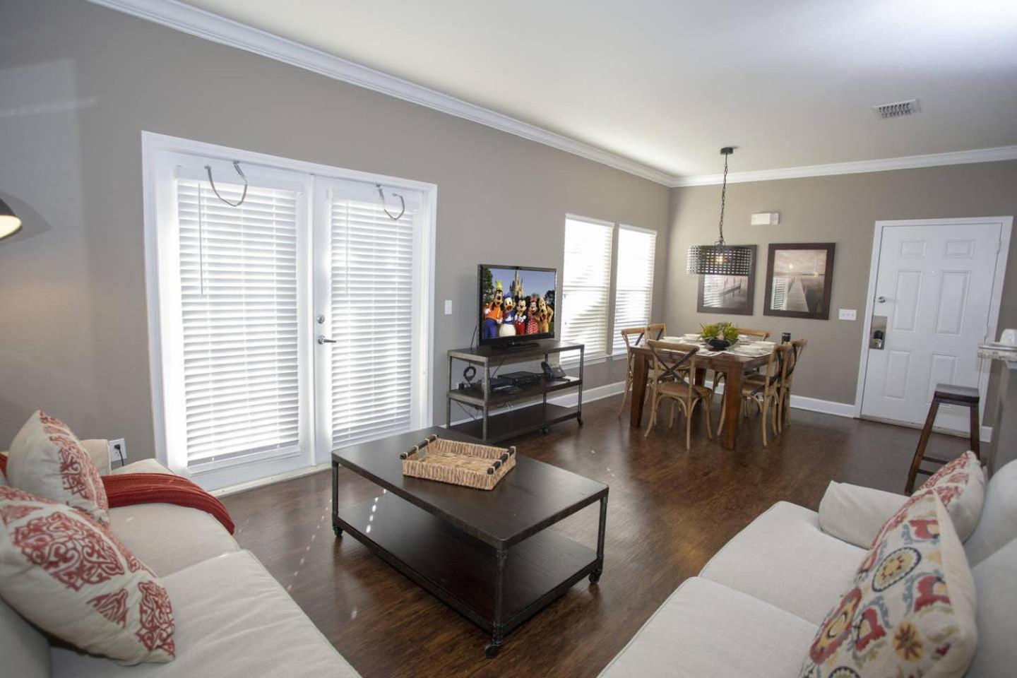 2956 Lucaya Village - Gorgeous Four Bed Condo Close to Disney Area