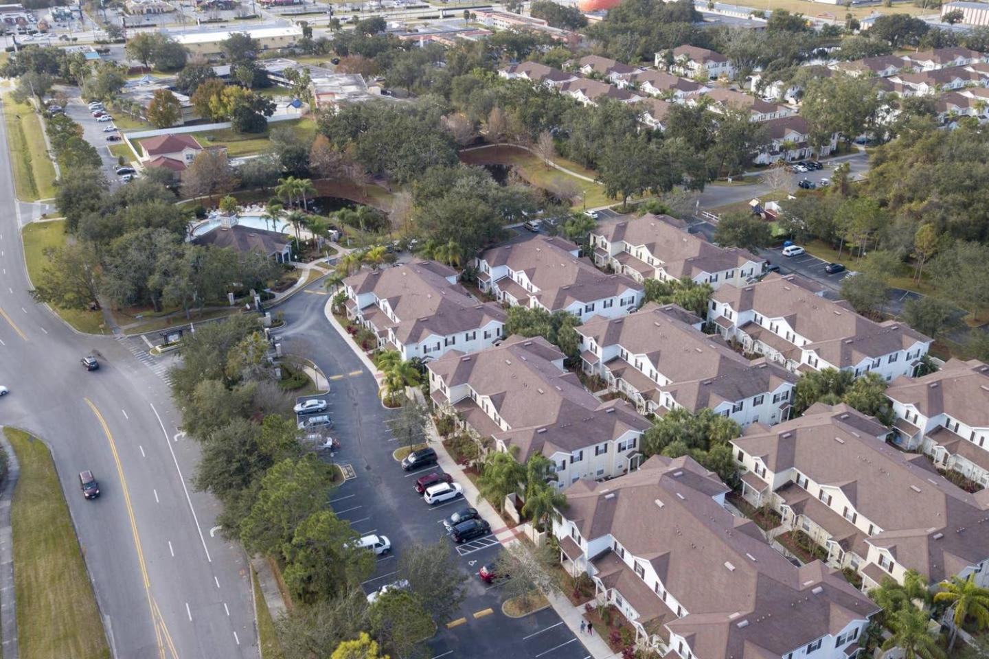 2956 Lucaya Village - Gorgeous Four Bed Condo Close to Disney Area