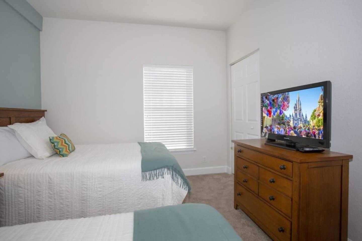 2956 Lucaya Village - Gorgeous Four Bed Condo Close to Disney Area