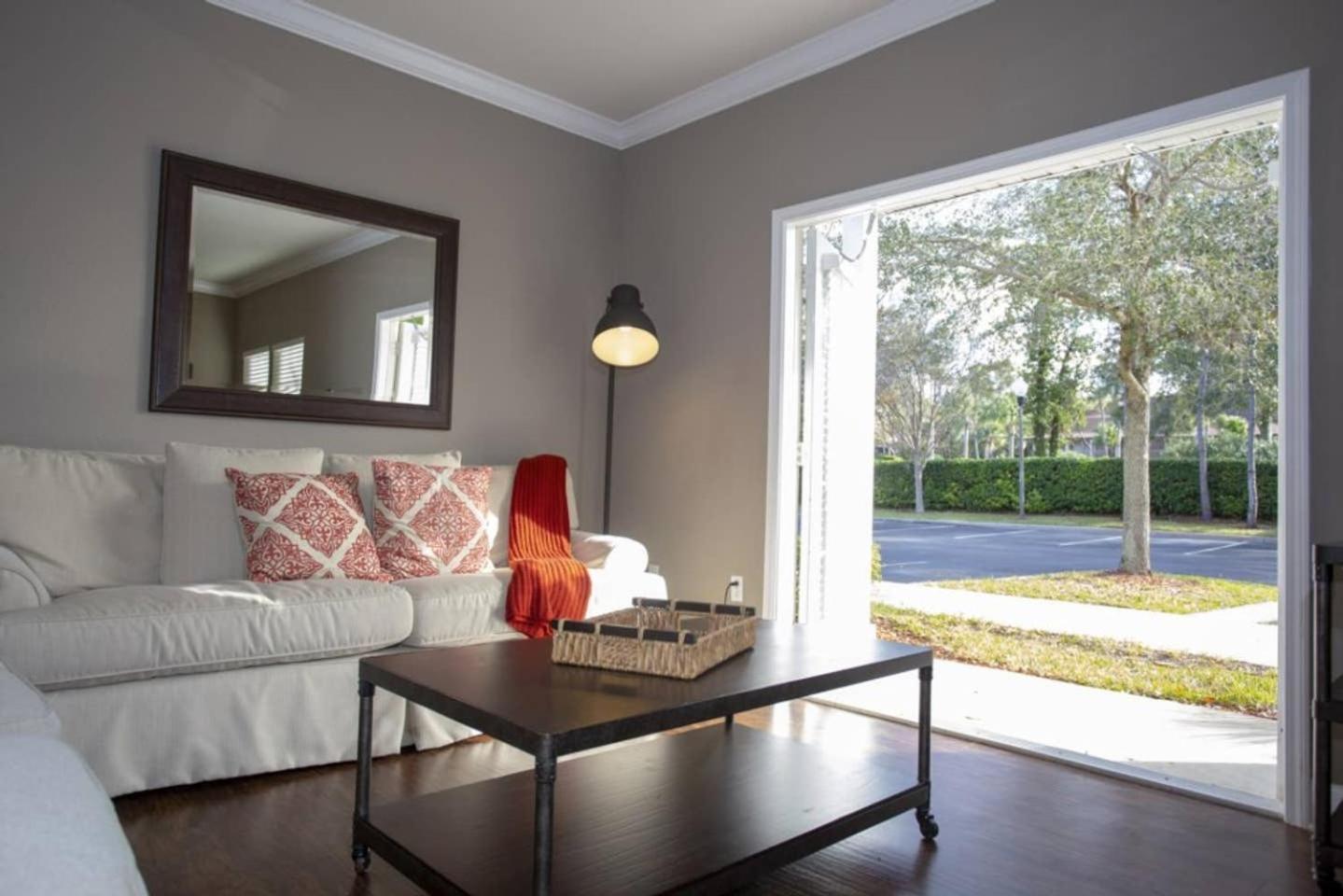 2956 Lucaya Village - Gorgeous Four Bed Condo Close to Disney Area