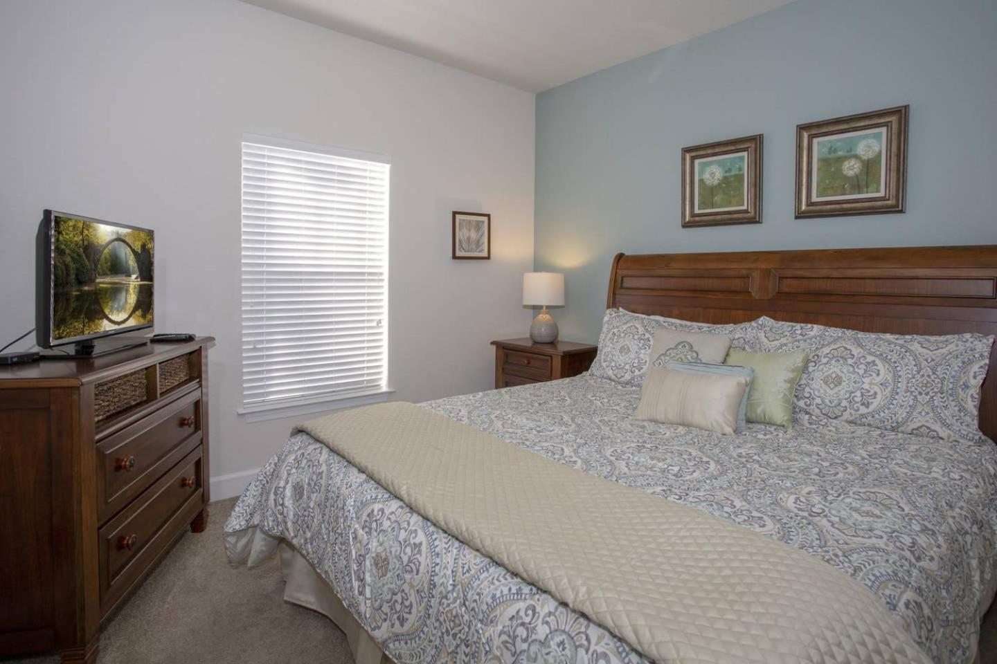 2956 Lucaya Village - Gorgeous Four Bed Condo Close to Disney Area