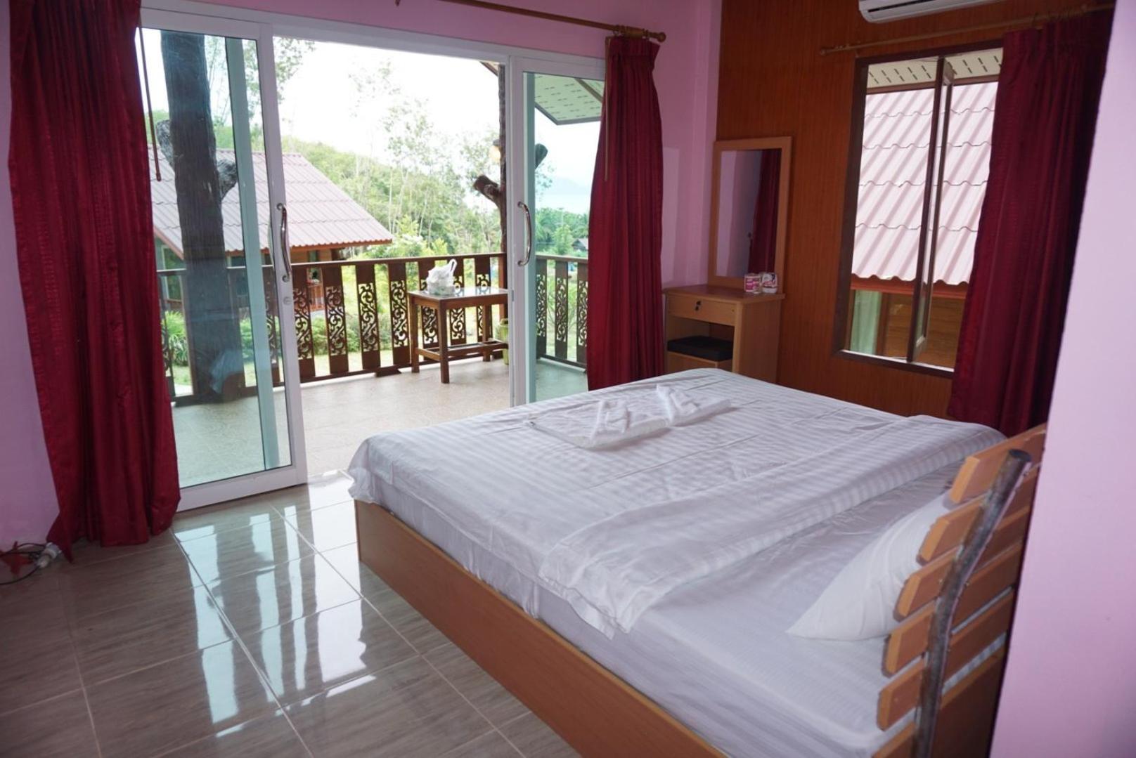 Mookanda bungalow view 3