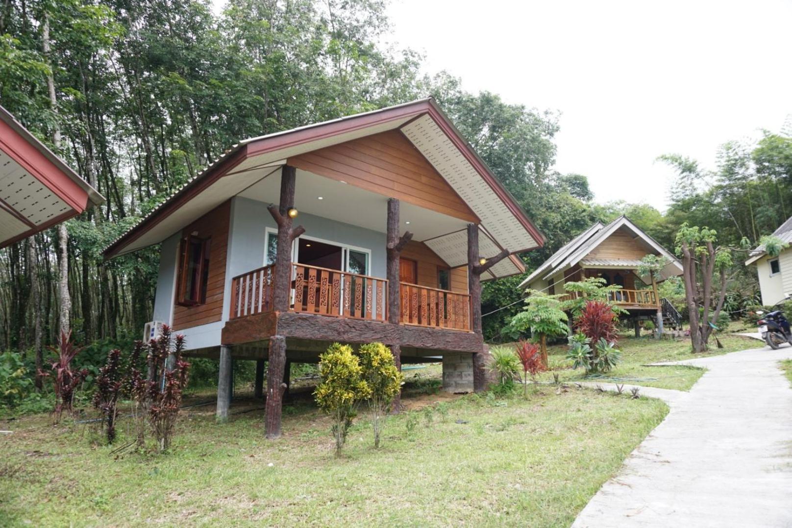 Mookanda bungalow view 2