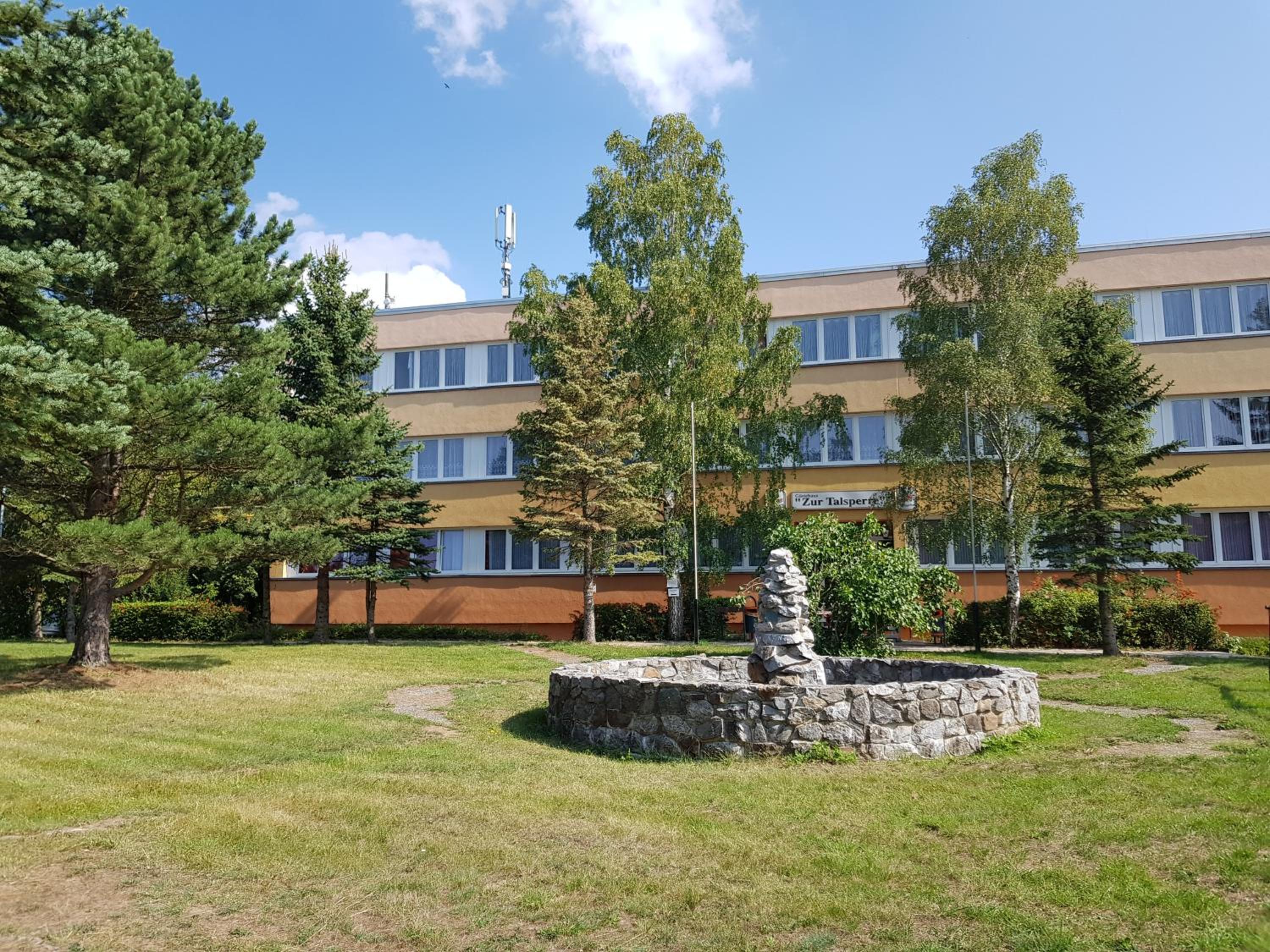 Hotel und Campingstell und Zeltplatz an der Talsperre im Harz
