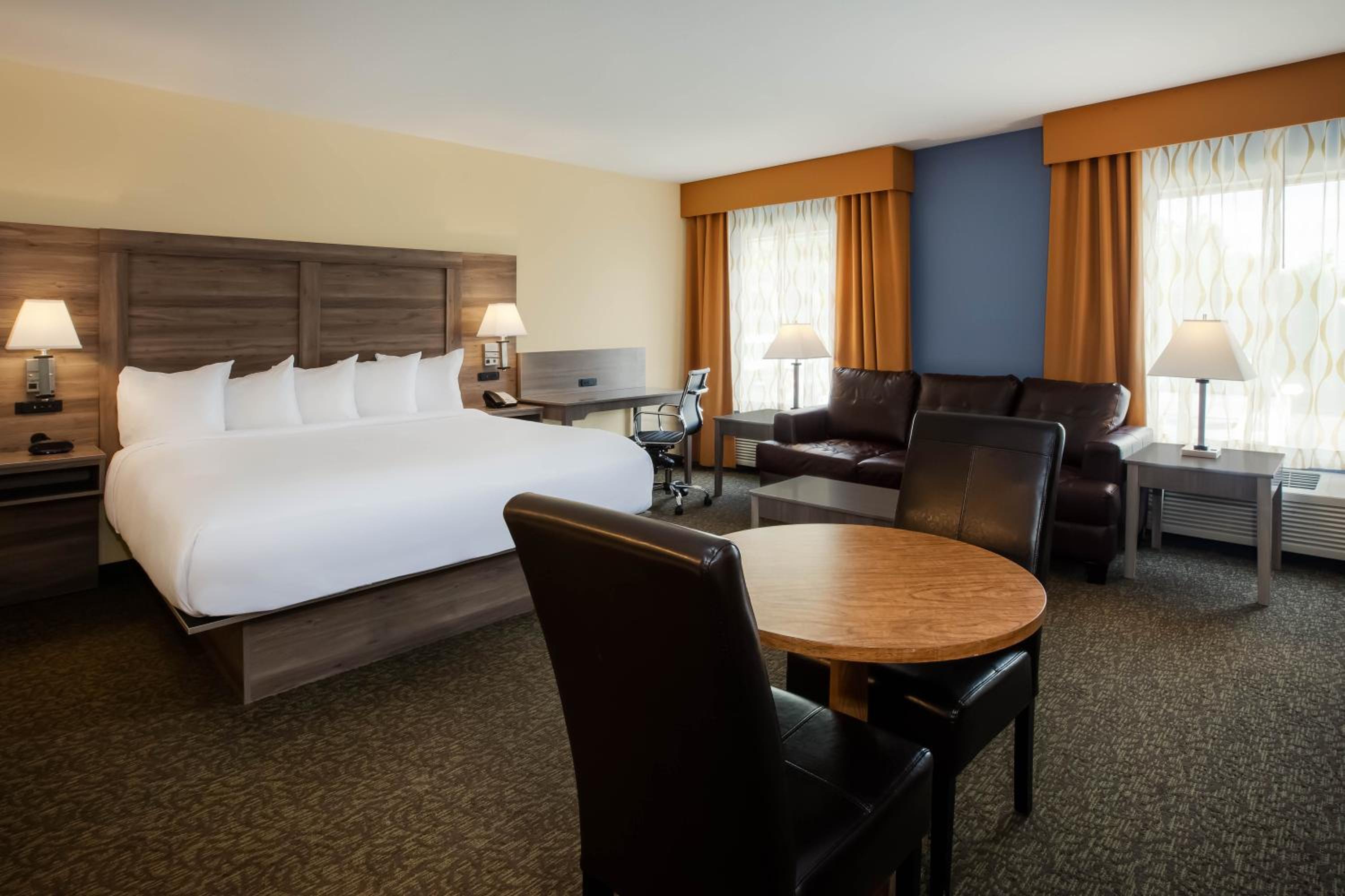 Cadillac Vacations - Days Inn by Wyndham Cadillac - Property Image 25