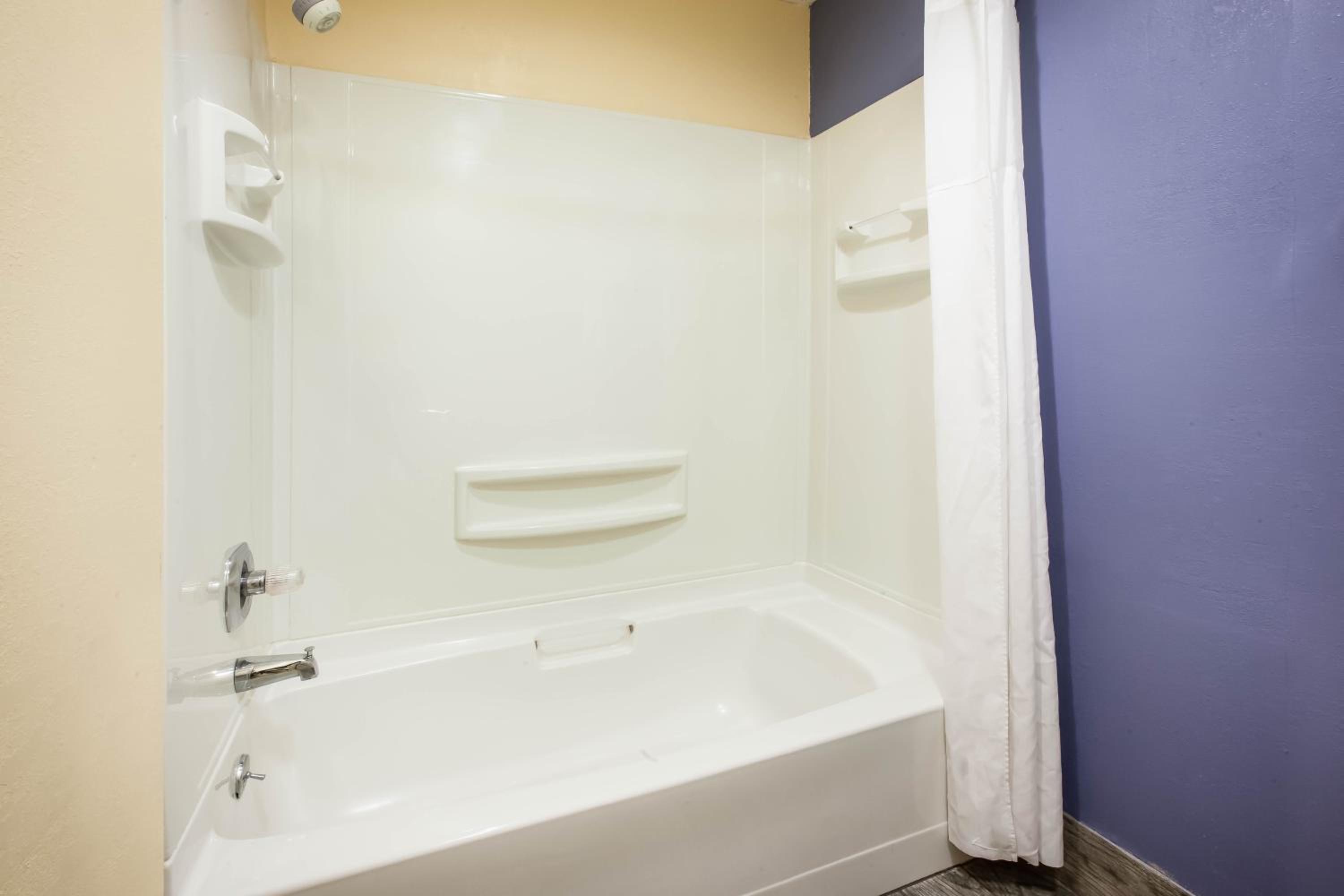 Cadillac Vacations - Days Inn by Wyndham Cadillac - Property Image 28