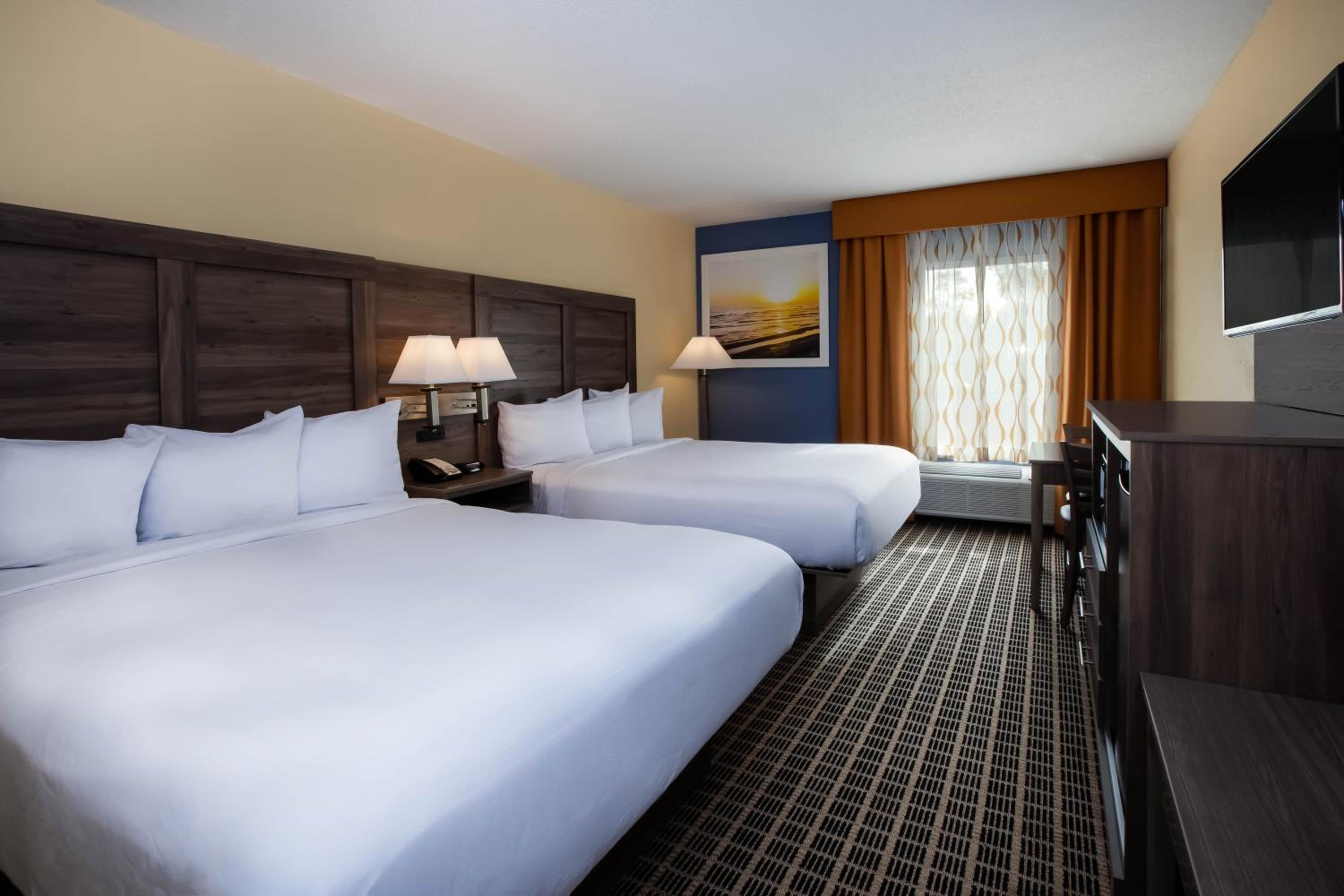 Cadillac Vacations - Days Inn by Wyndham Cadillac - Property Image 29