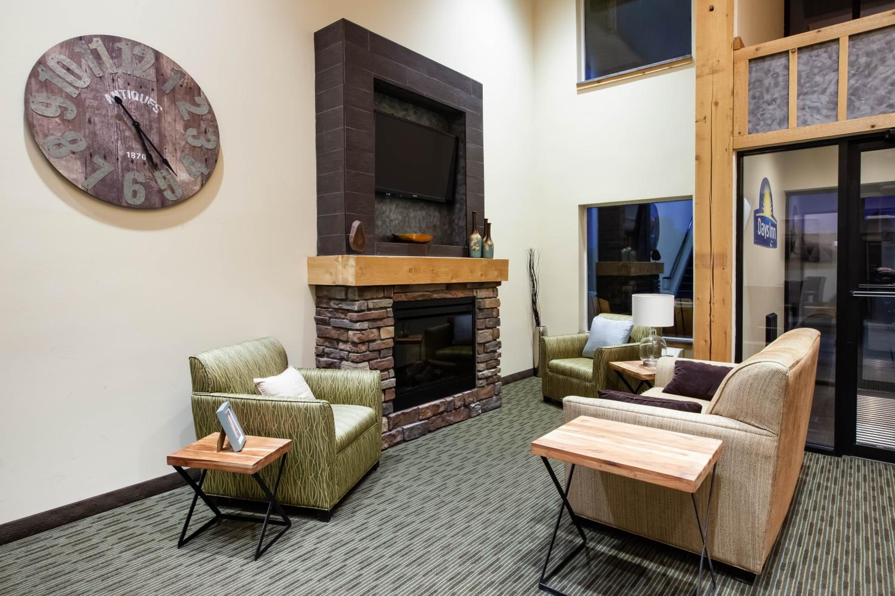Cadillac Vacations - Days Inn by Wyndham Cadillac - Property Image 31