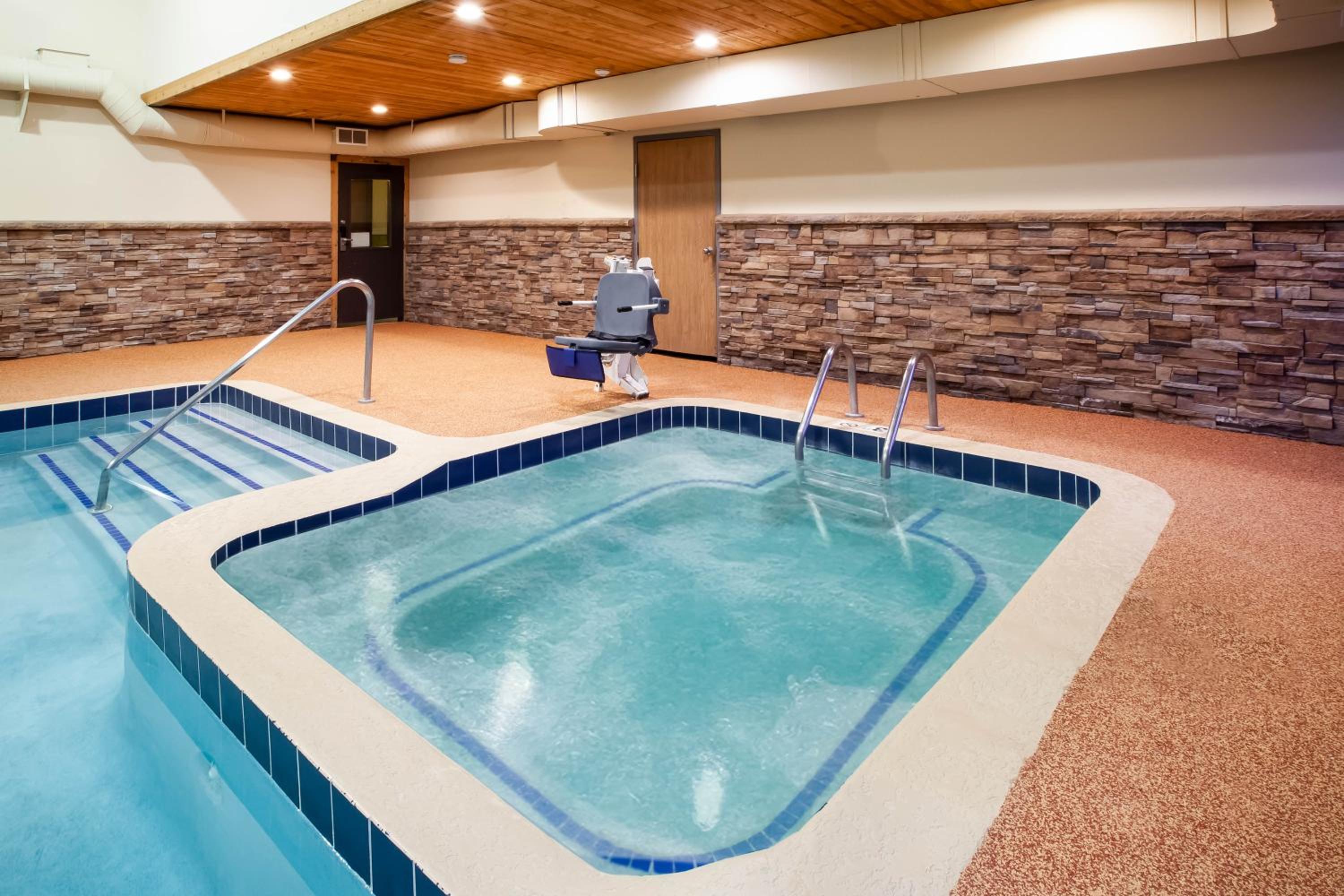 Cadillac Vacations - Days Inn by Wyndham Cadillac - Property Image 32