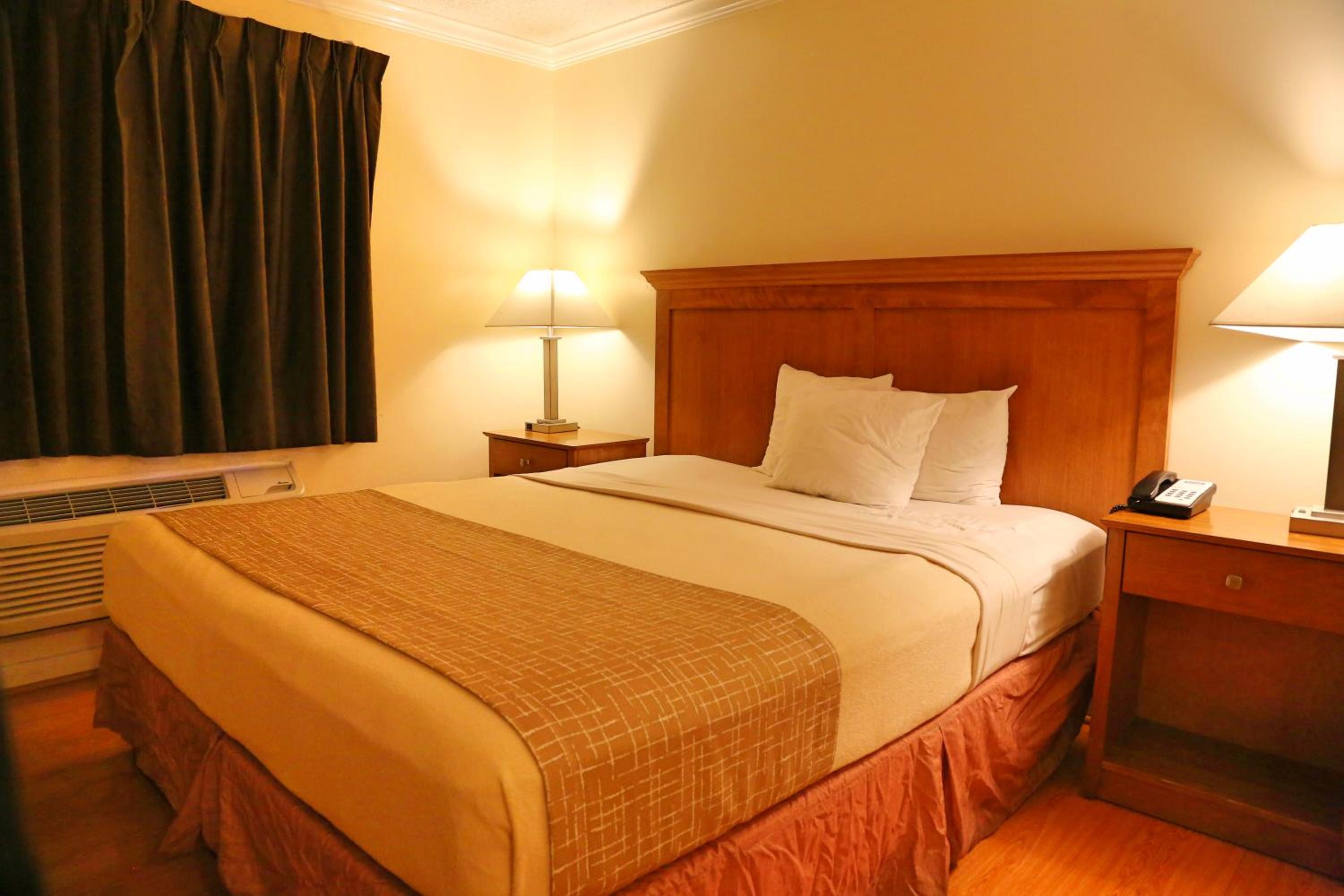 Travelodge by Wyndham Pasadena Central - Property Image 6