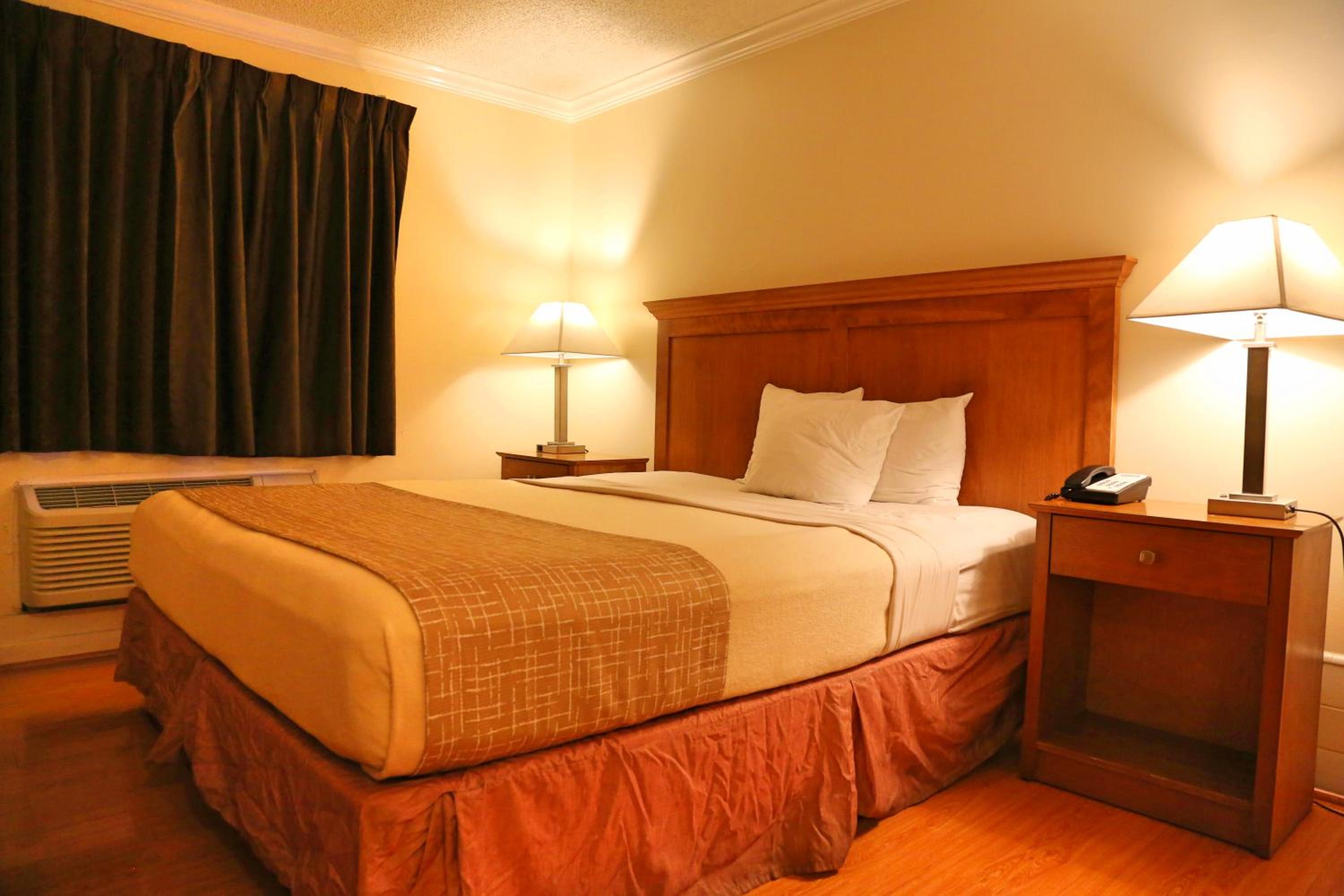 Travelodge by Wyndham Pasadena Central - Property Image 8
