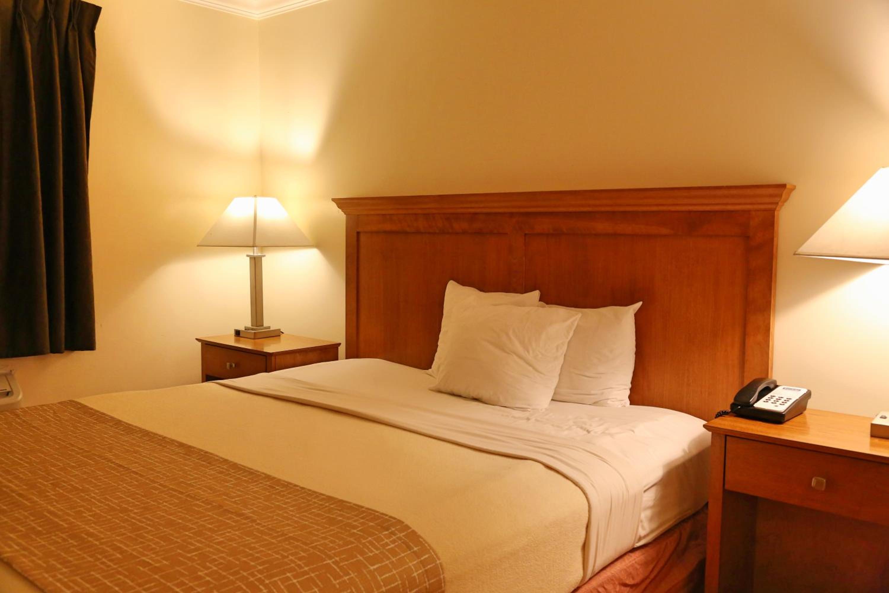 Travelodge by Wyndham Pasadena Central - Property Image 7