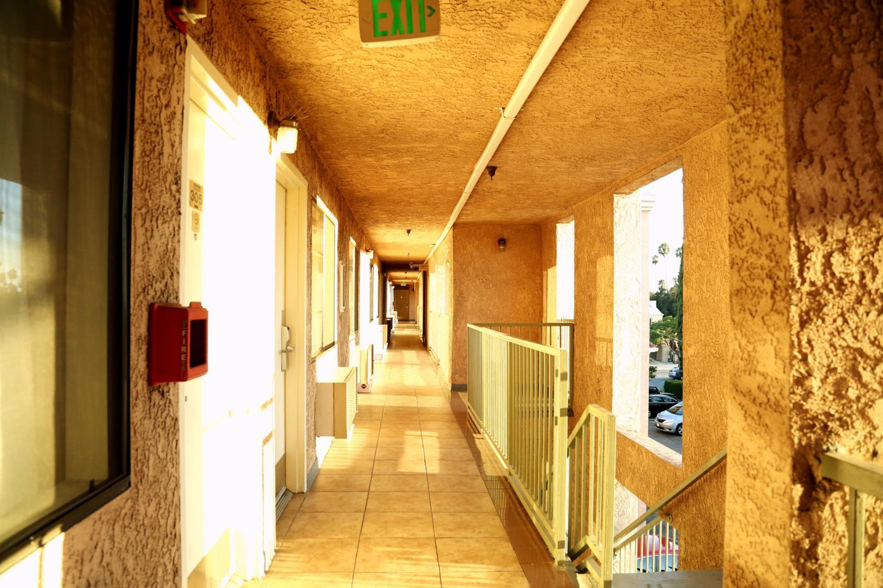 Travelodge by Wyndham Pasadena Central - Property Image 14