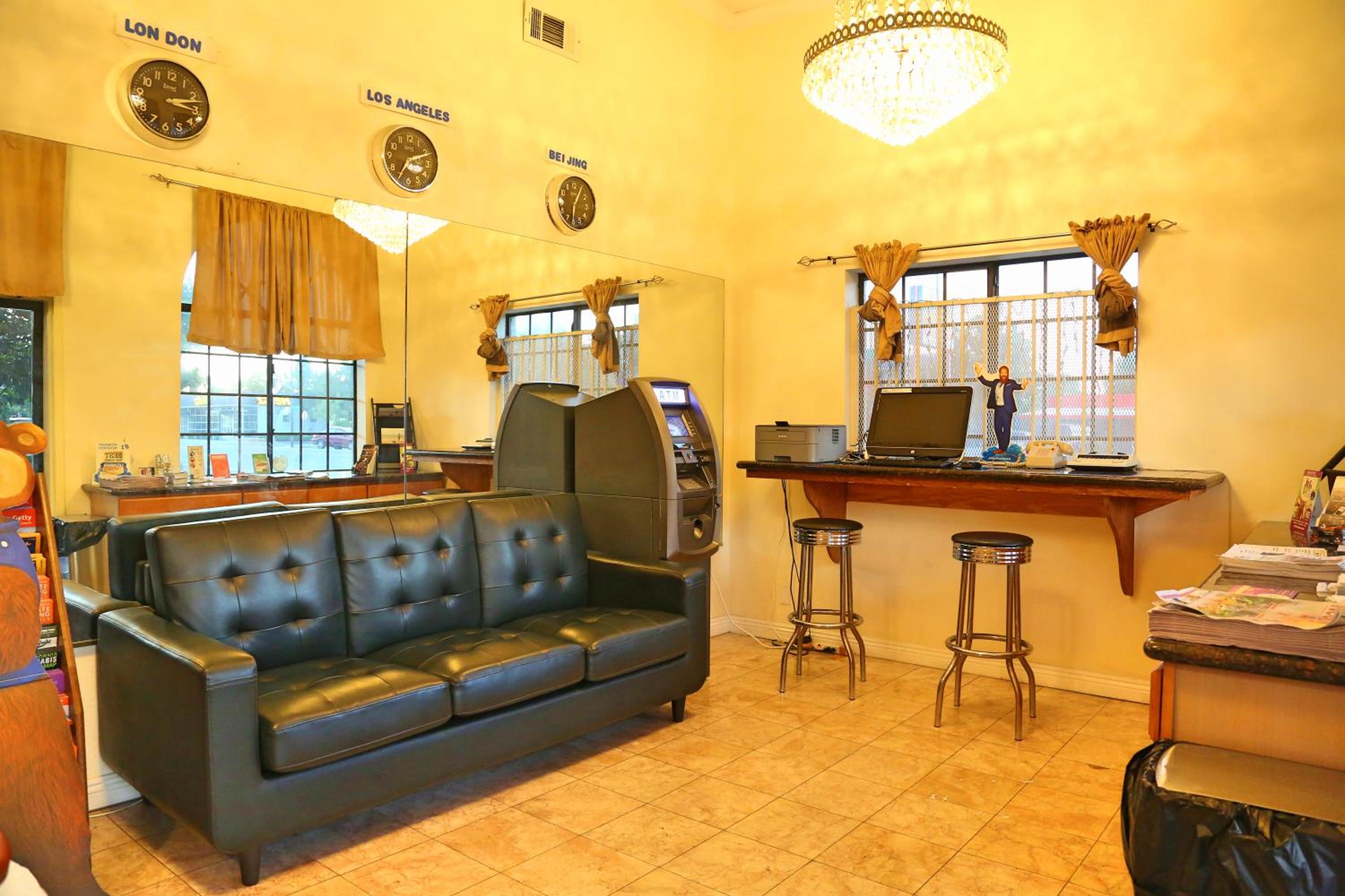 Travelodge by Wyndham Pasadena Central - Property Image 19